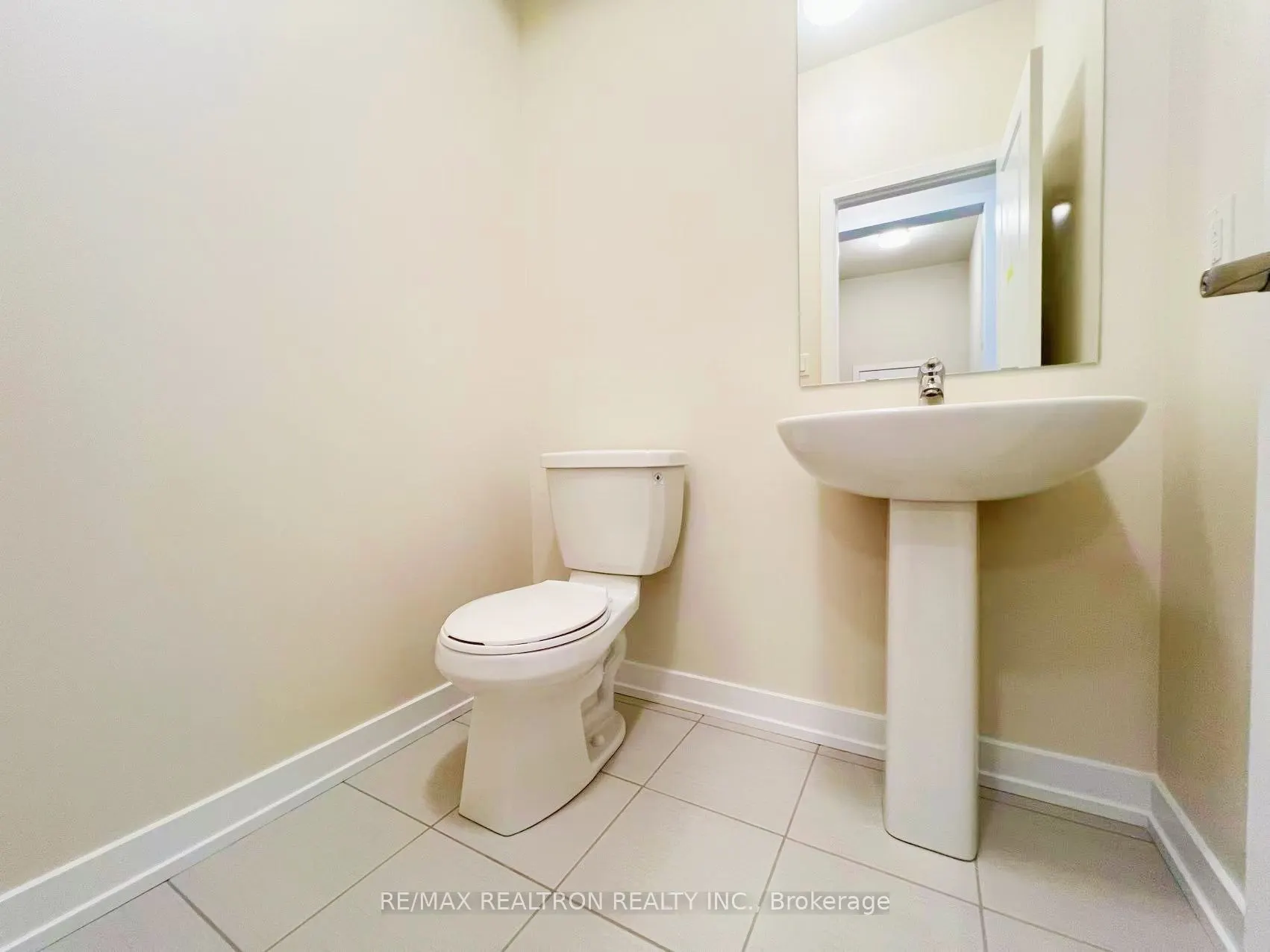 1175 Dartmouth Crescent