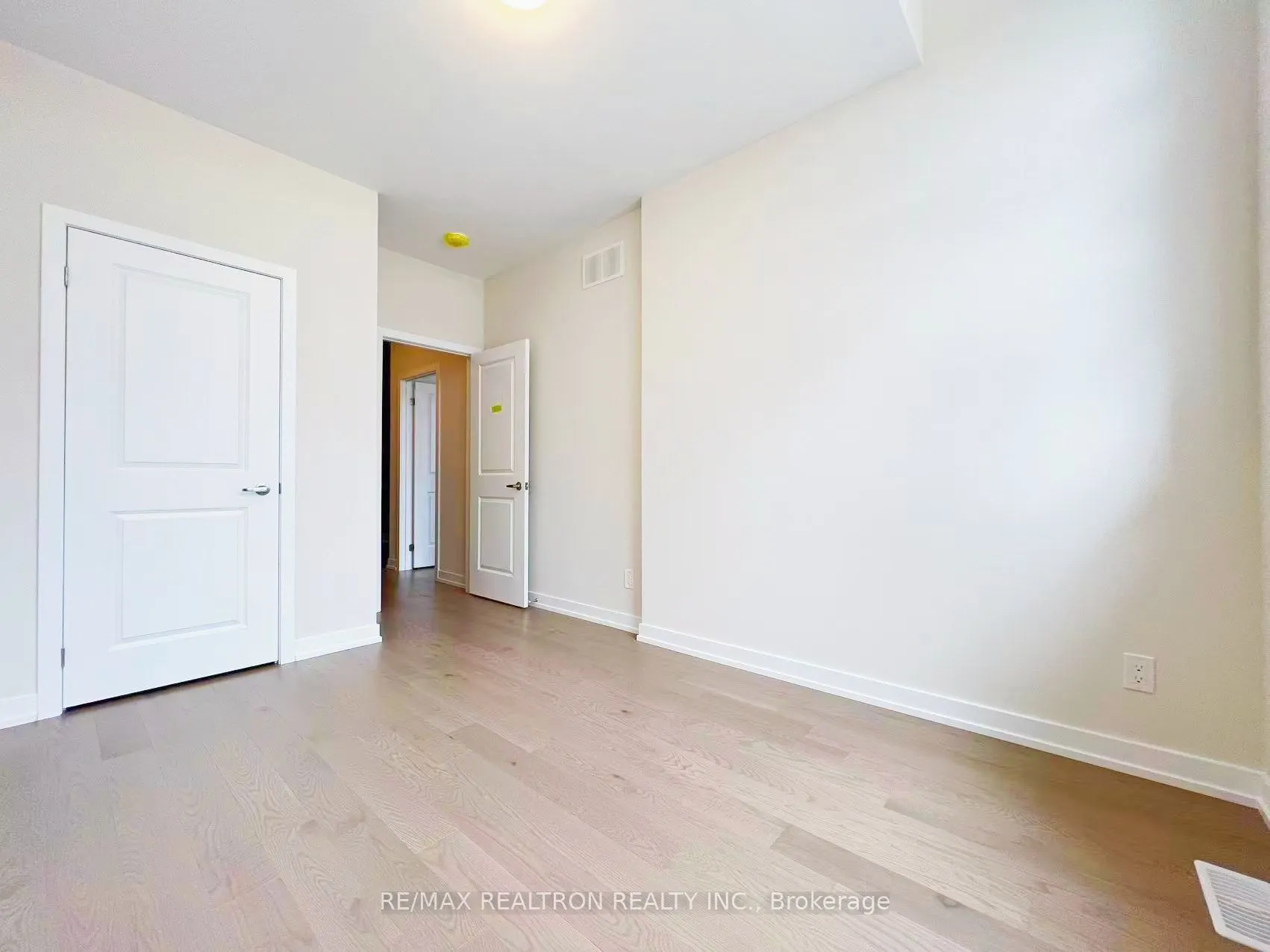 1175 Dartmouth Crescent