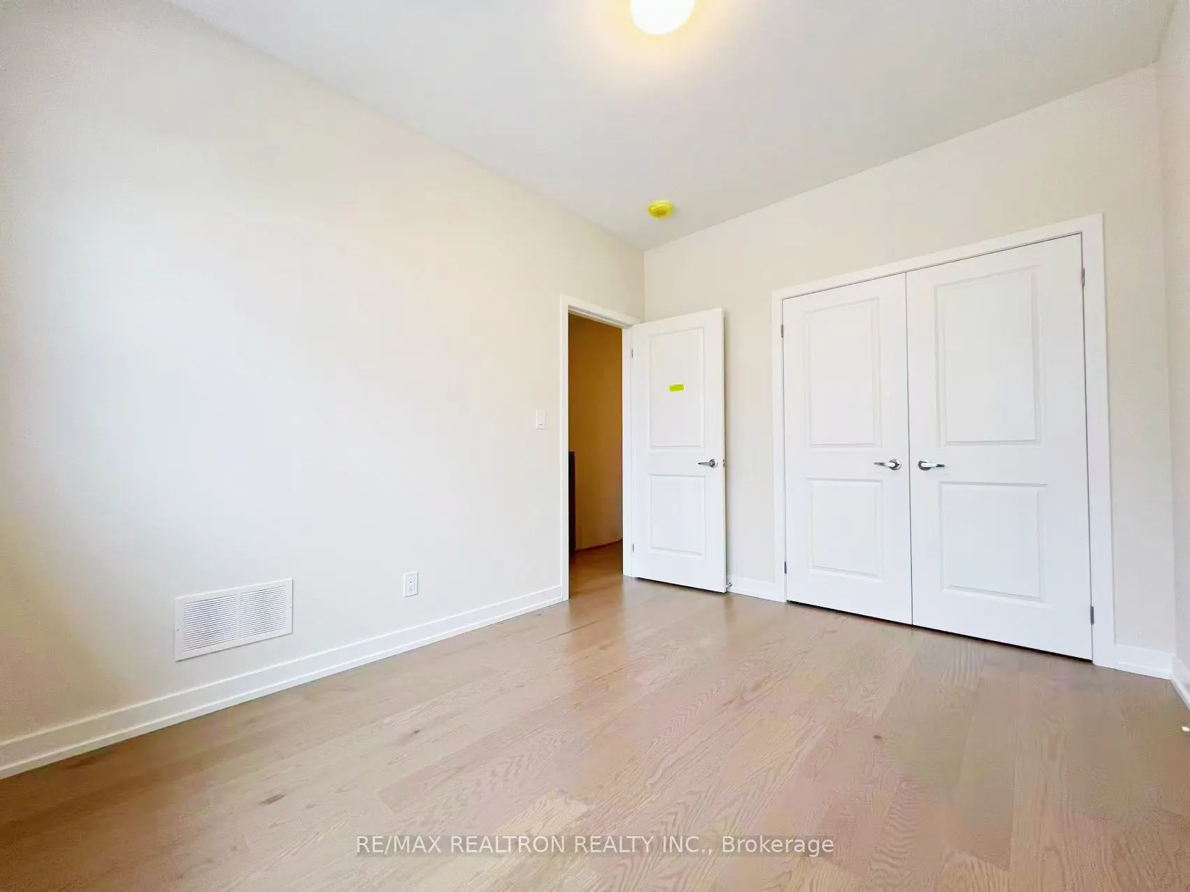 1175 Dartmouth Crescent