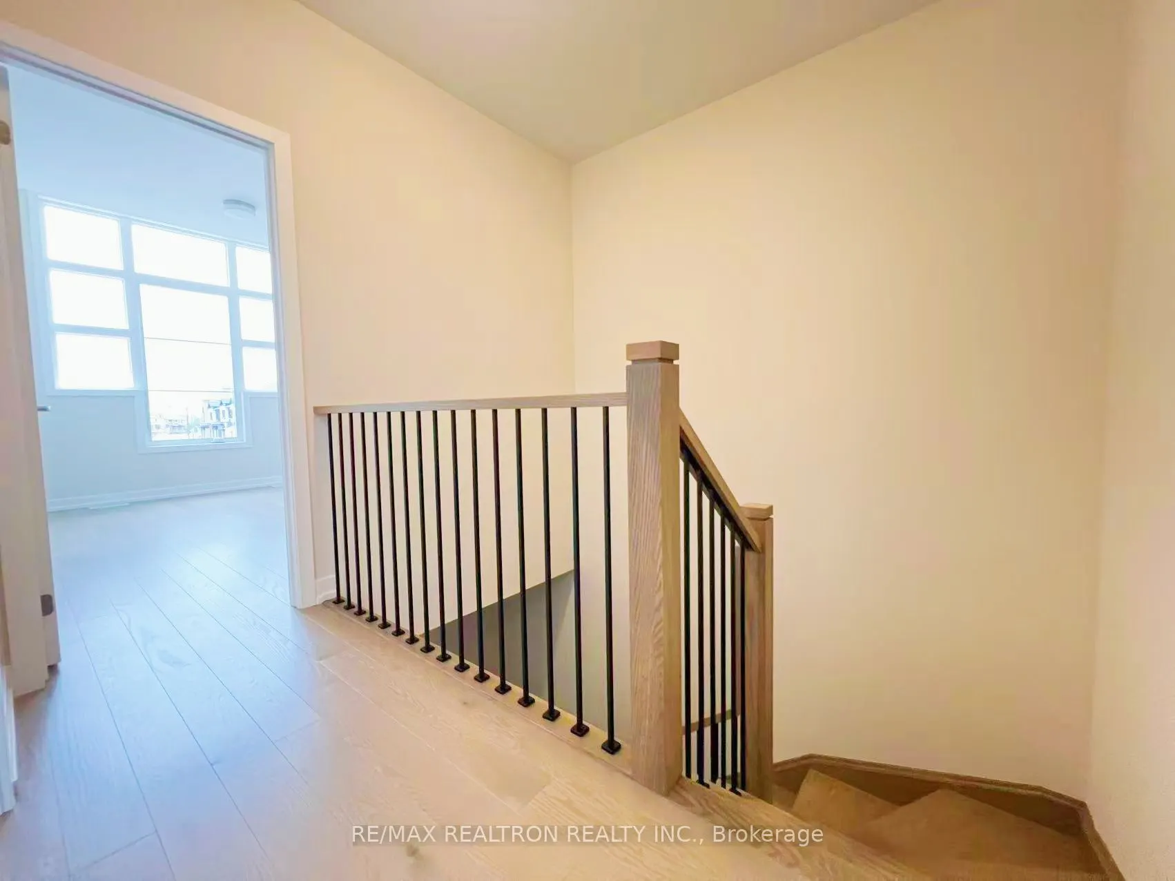 1175 Dartmouth Crescent