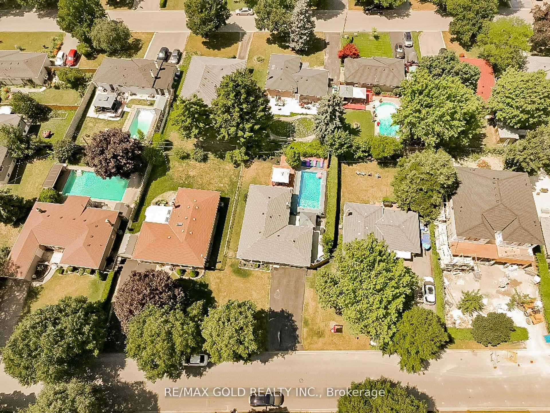 10 Brookdale Crescent