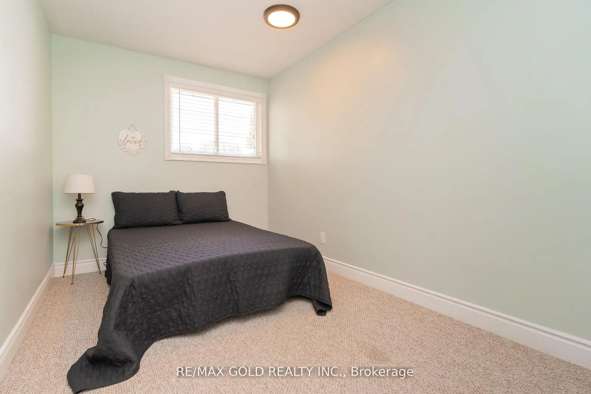 10 Brookdale Crescent