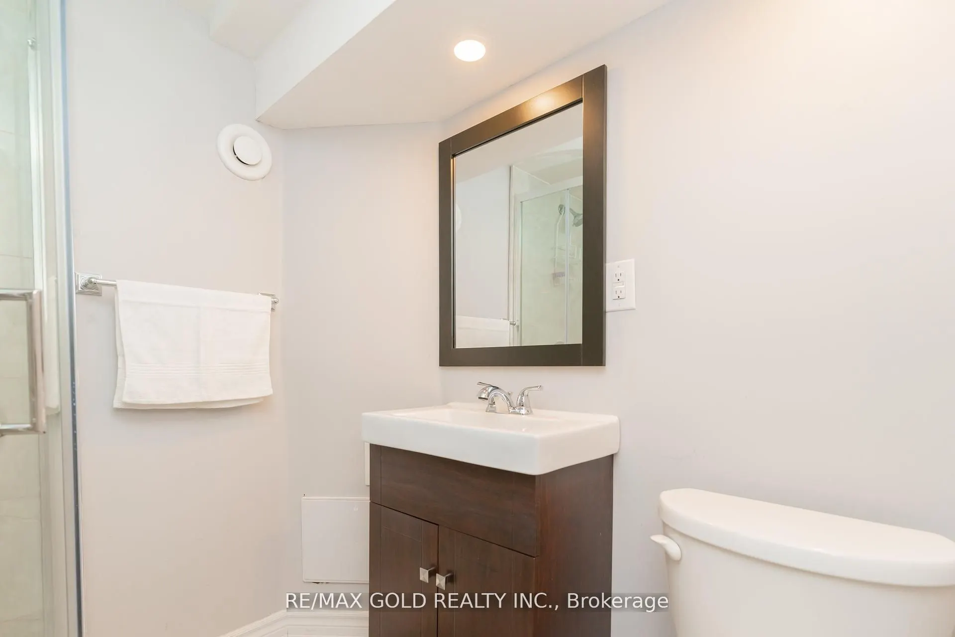 10 Brookdale Crescent