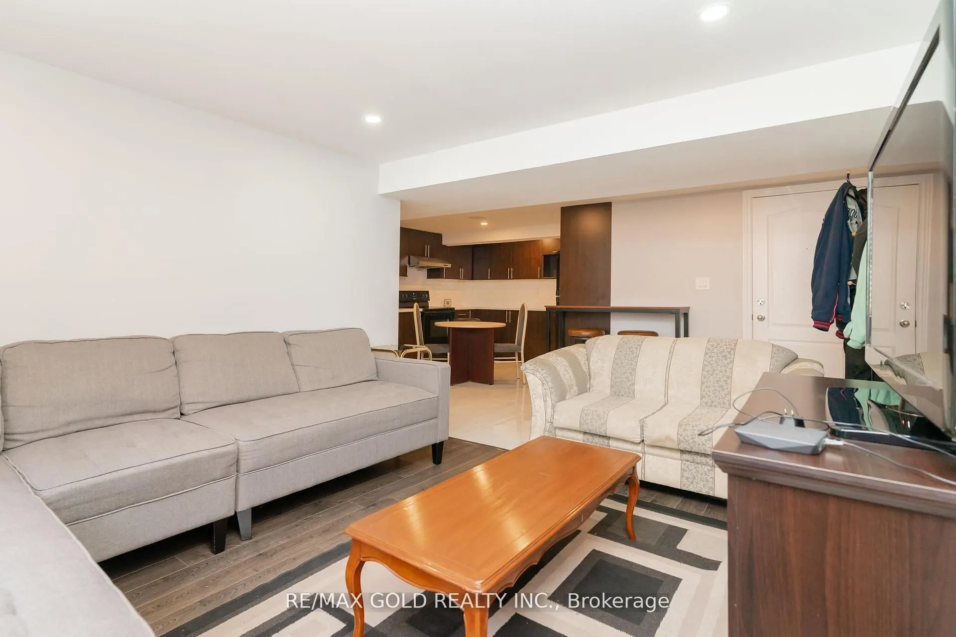 10 Brookdale Crescent