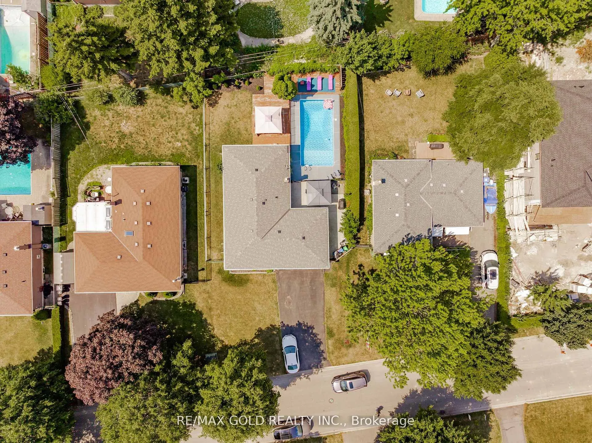 10 Brookdale Crescent