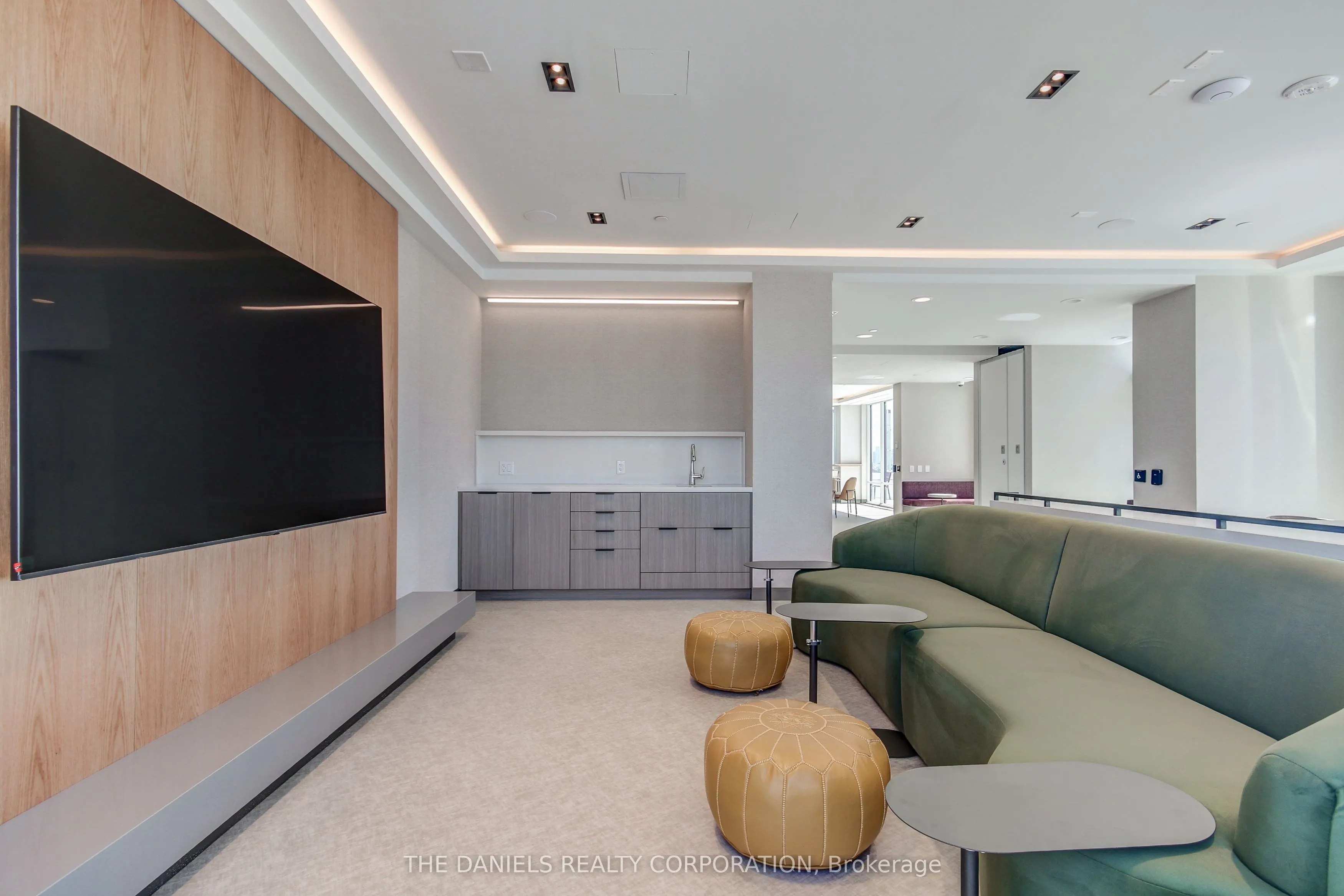 2485 Eglinton Avenue W, #712