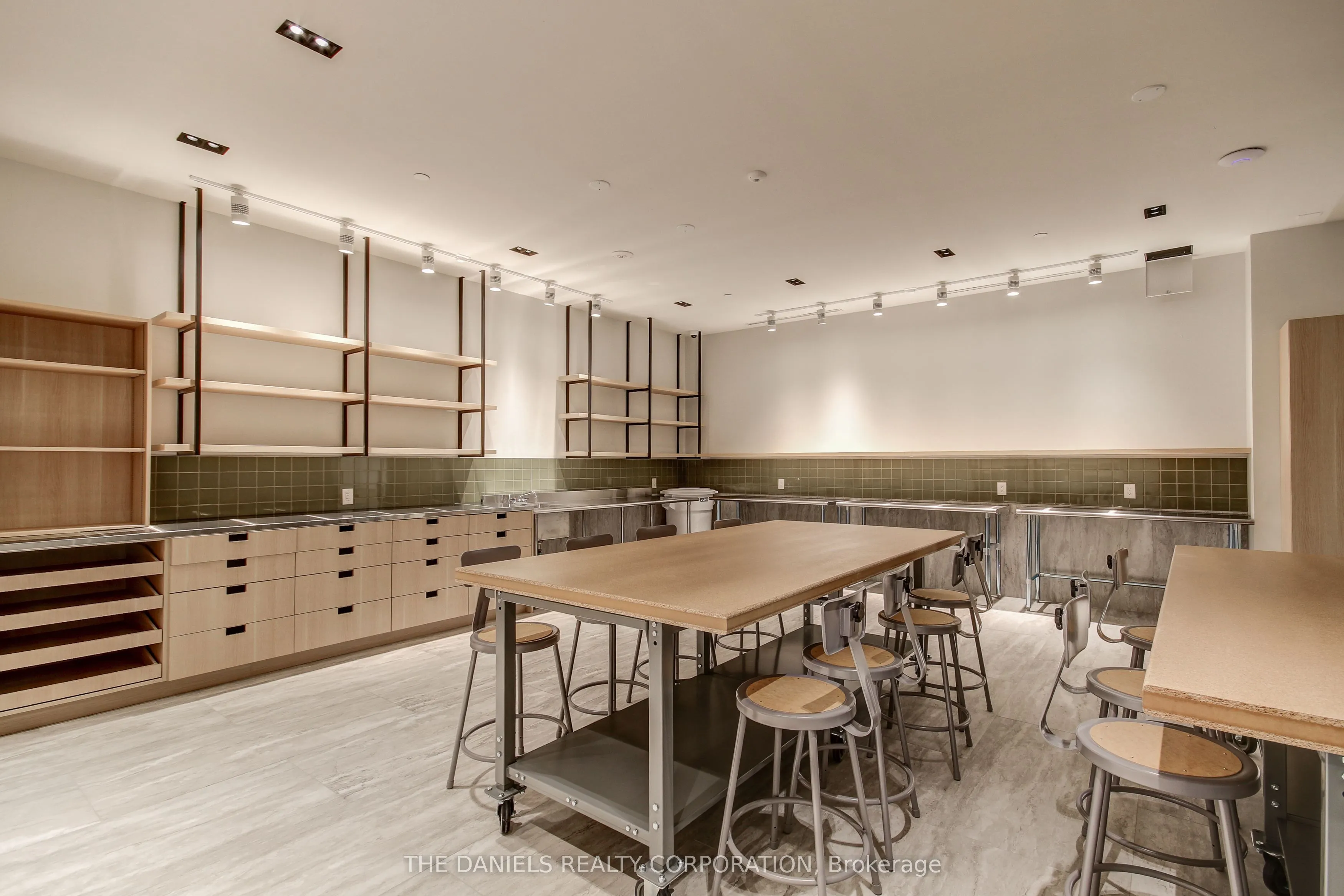 2485 Eglinton Avenue W, #712
