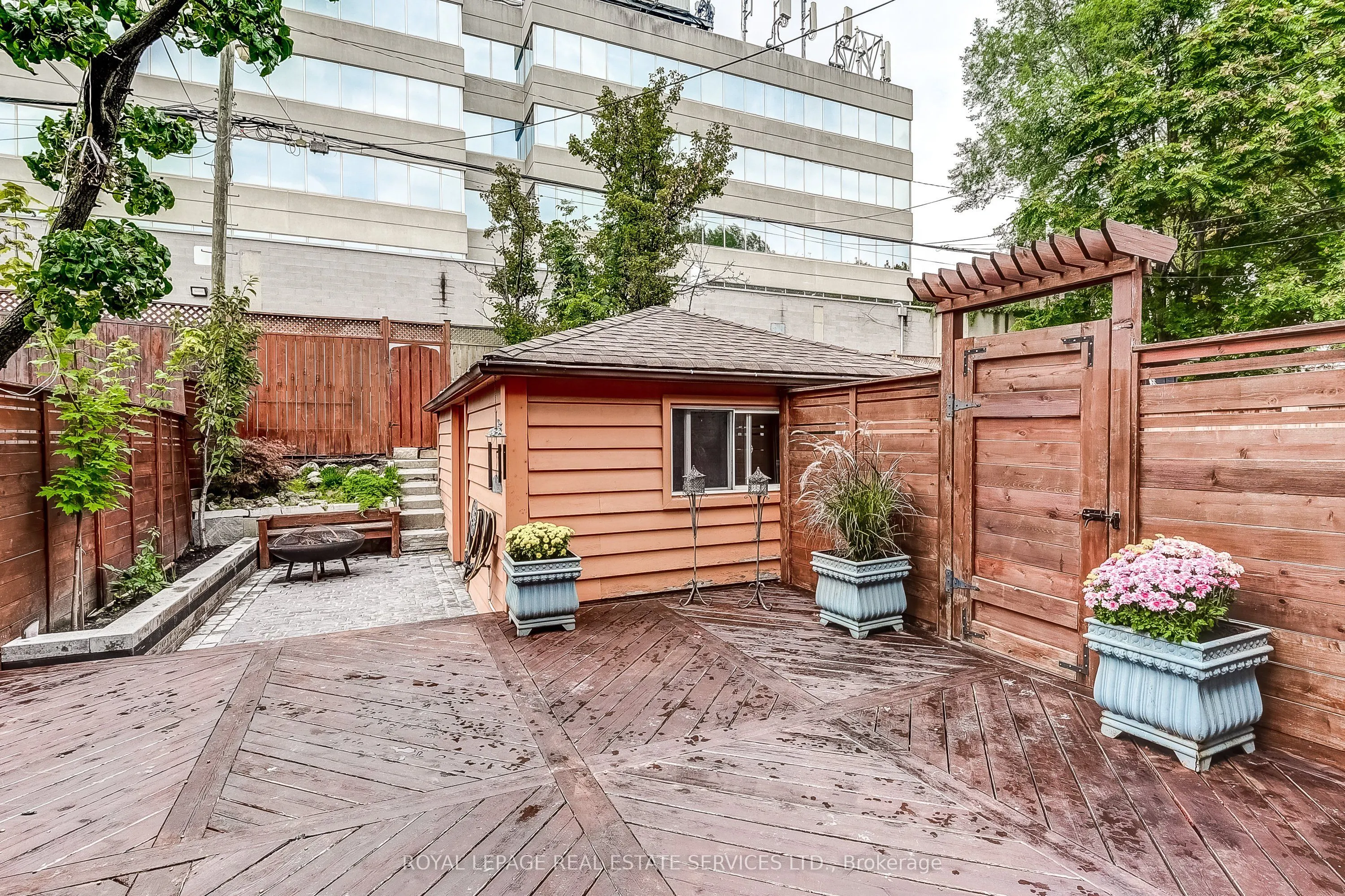 16 Larkin Avenue