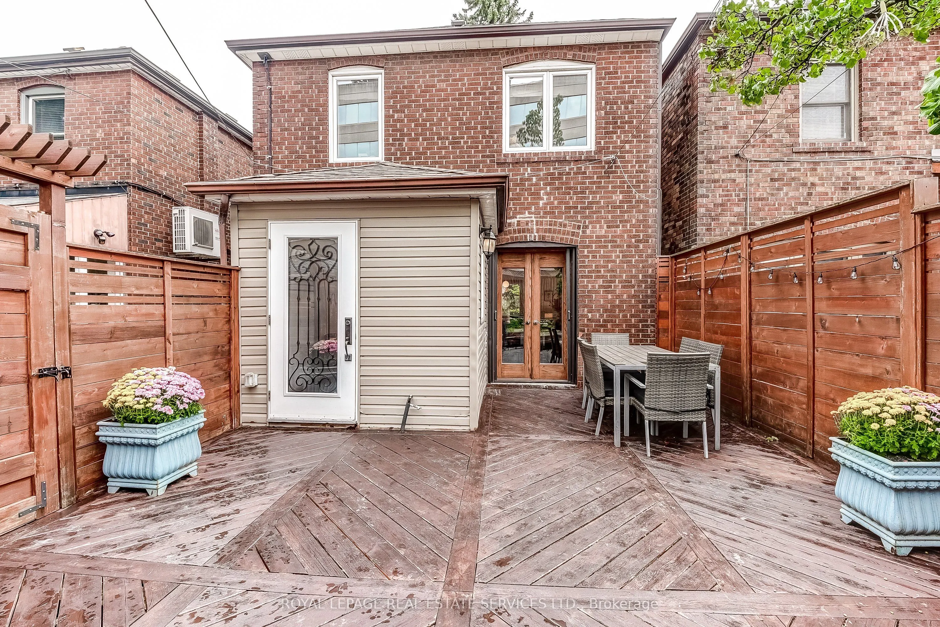 16 Larkin Avenue