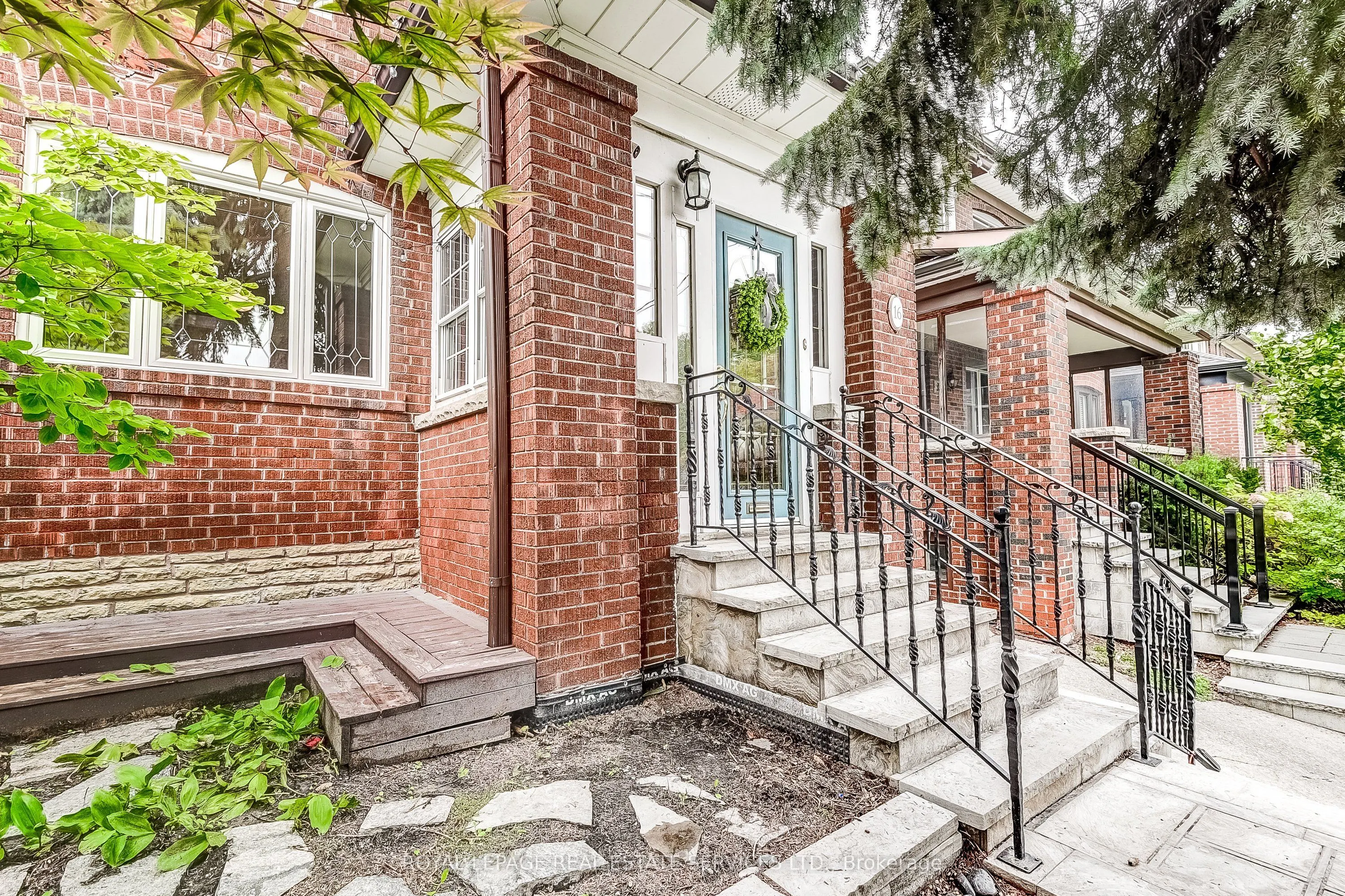 16 Larkin Avenue