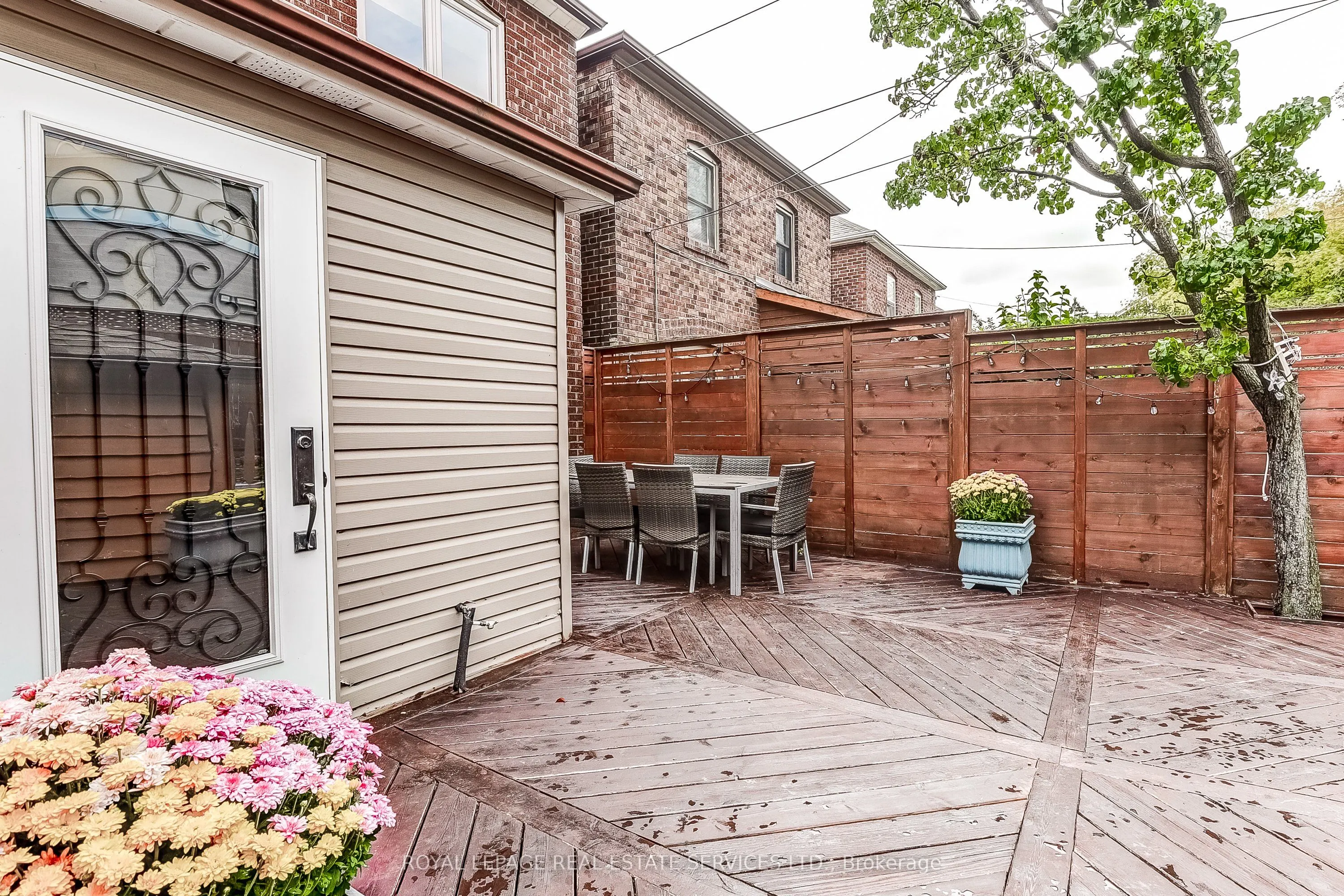 16 Larkin Avenue