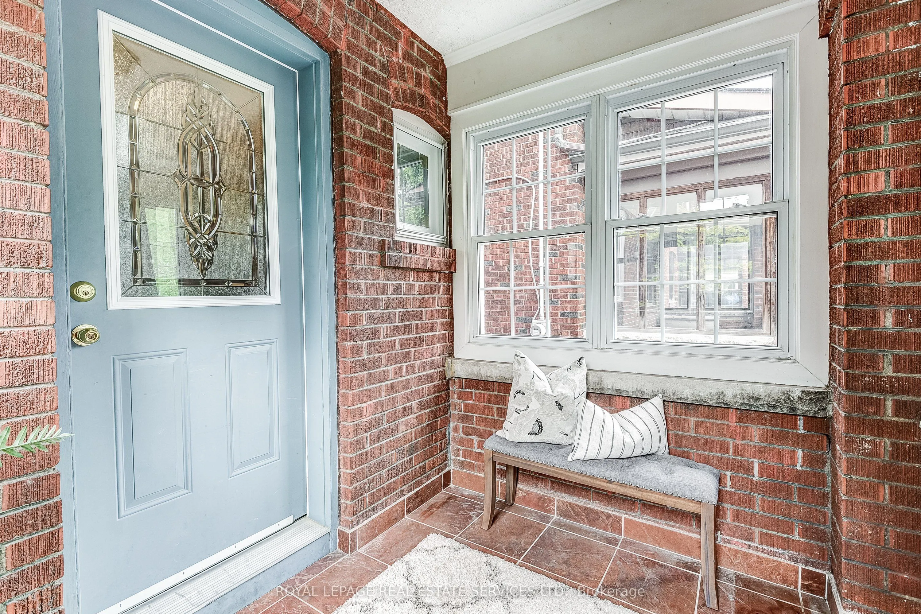 16 Larkin Avenue