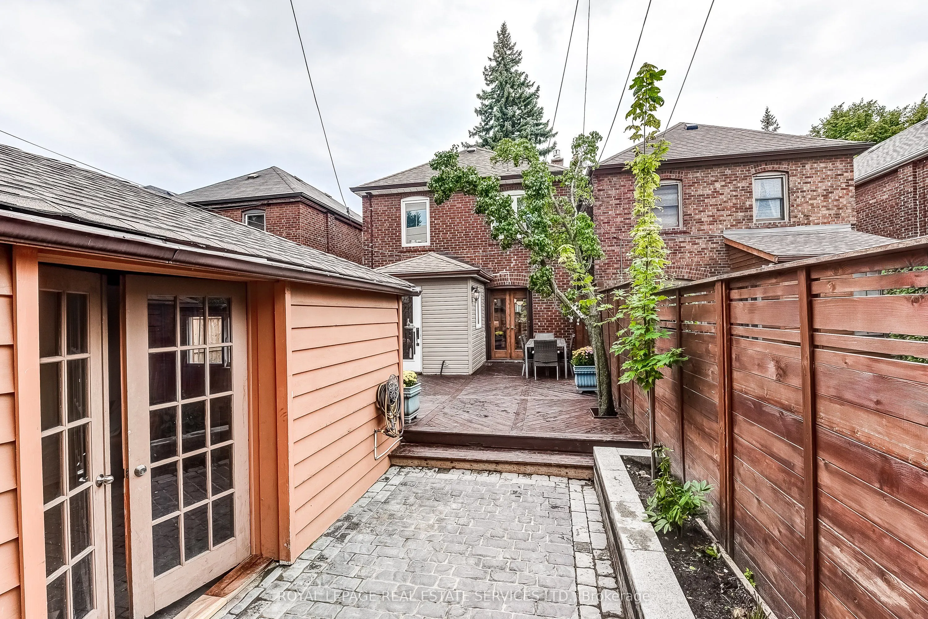 16 Larkin Avenue