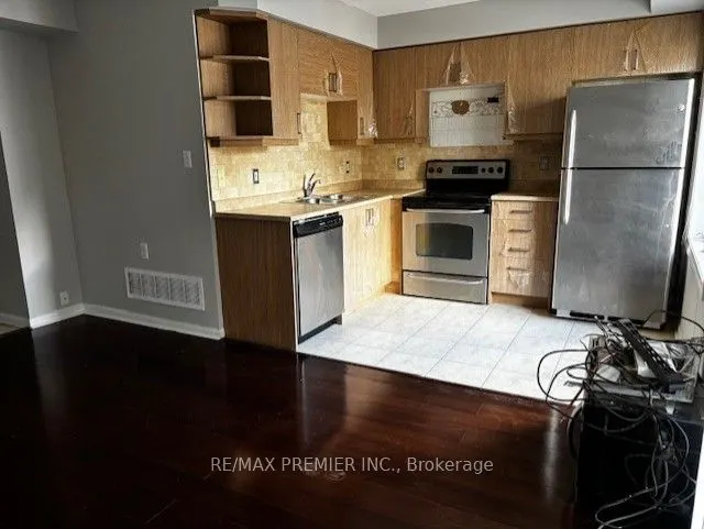 613 Dundas Street W, #5