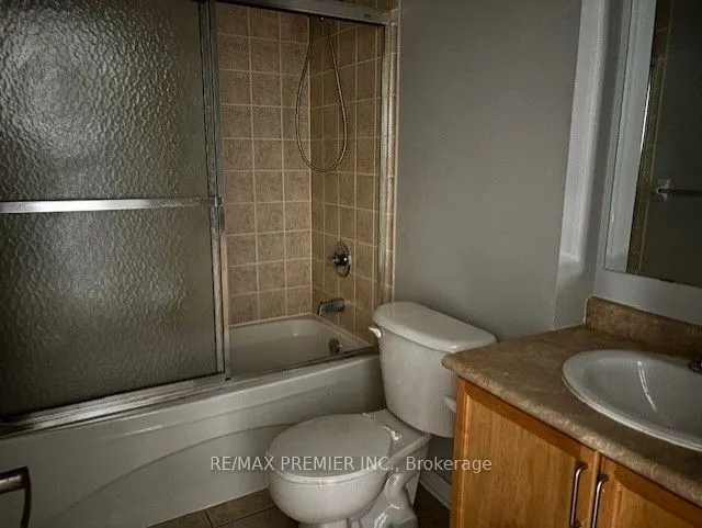 613 Dundas Street W, #5