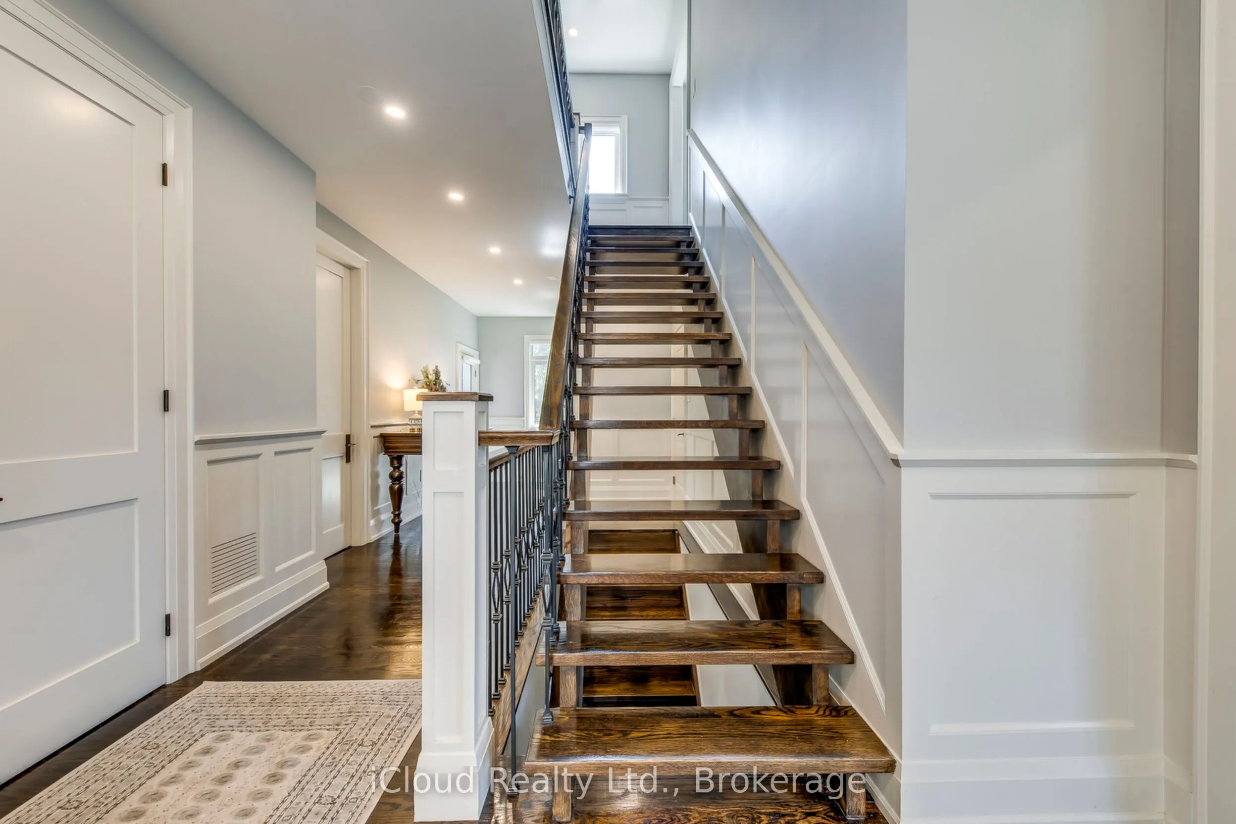 962 Fredonia Drive