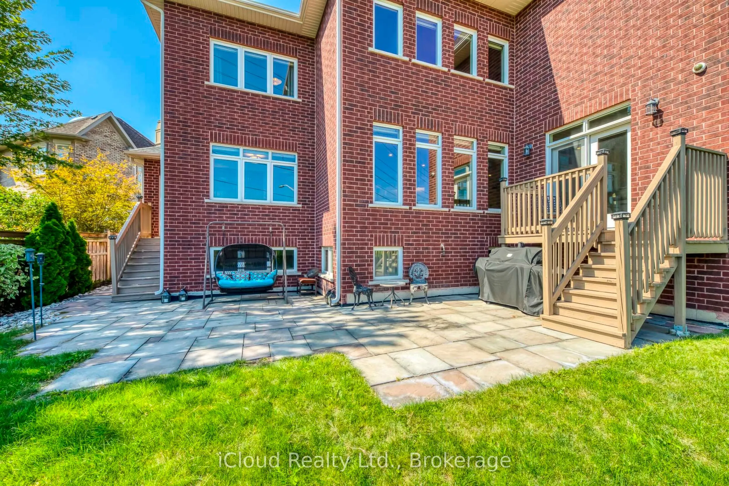 962 Fredonia Drive