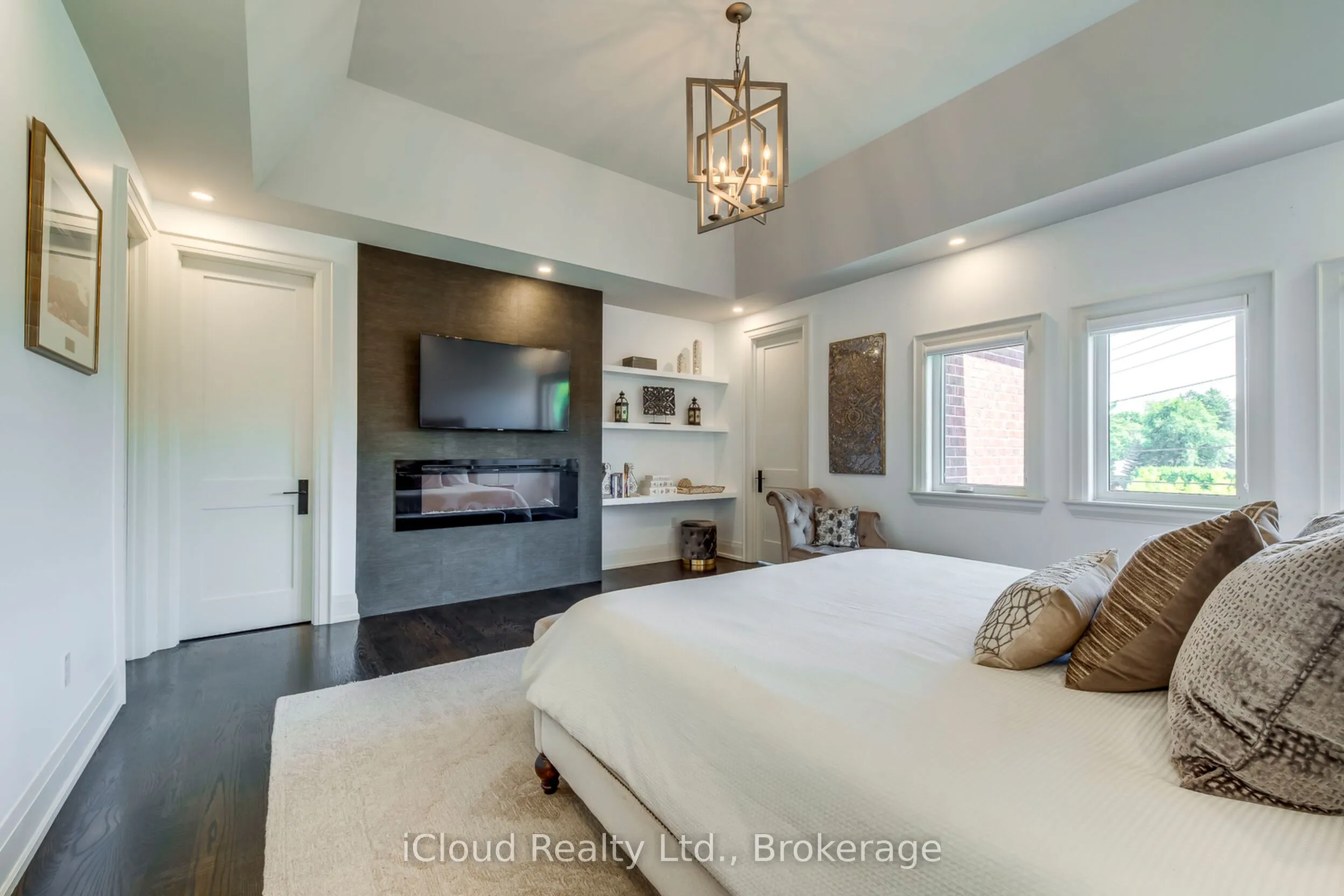 962 Fredonia Drive
