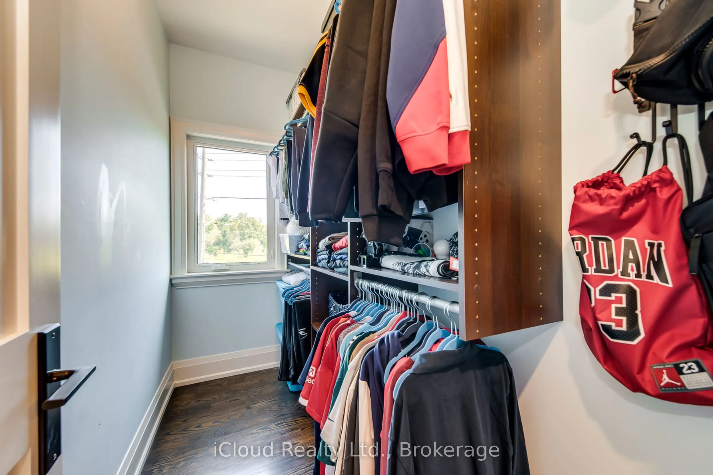 962 Fredonia Drive