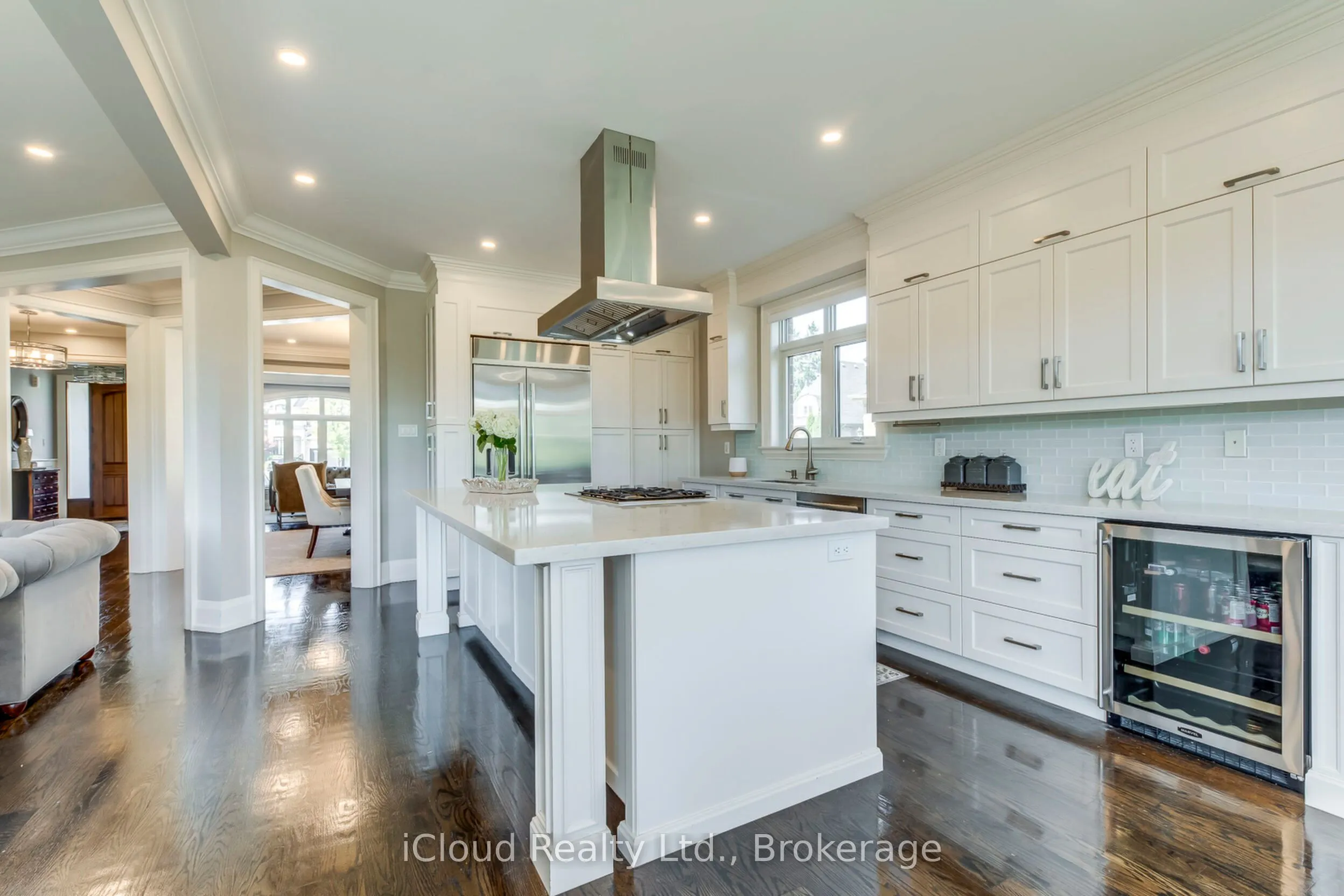 962 Fredonia Drive