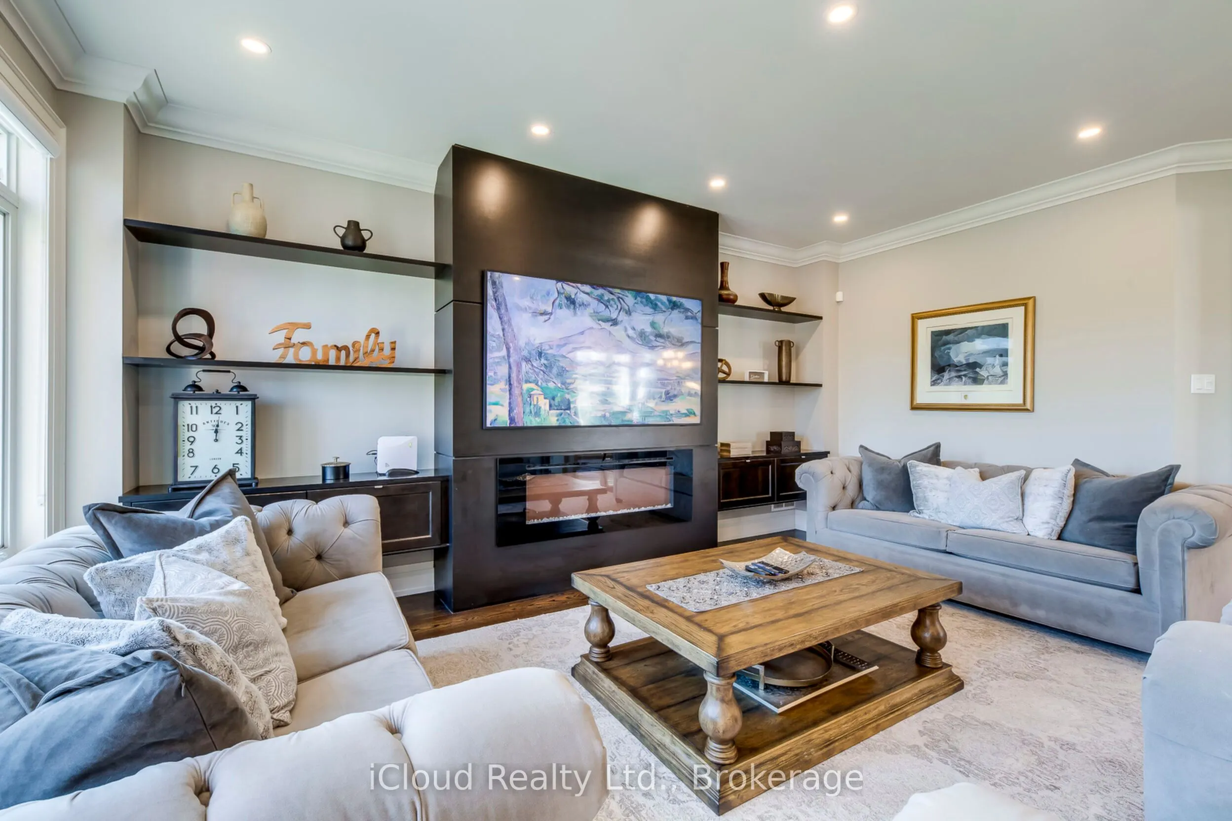 962 Fredonia Drive