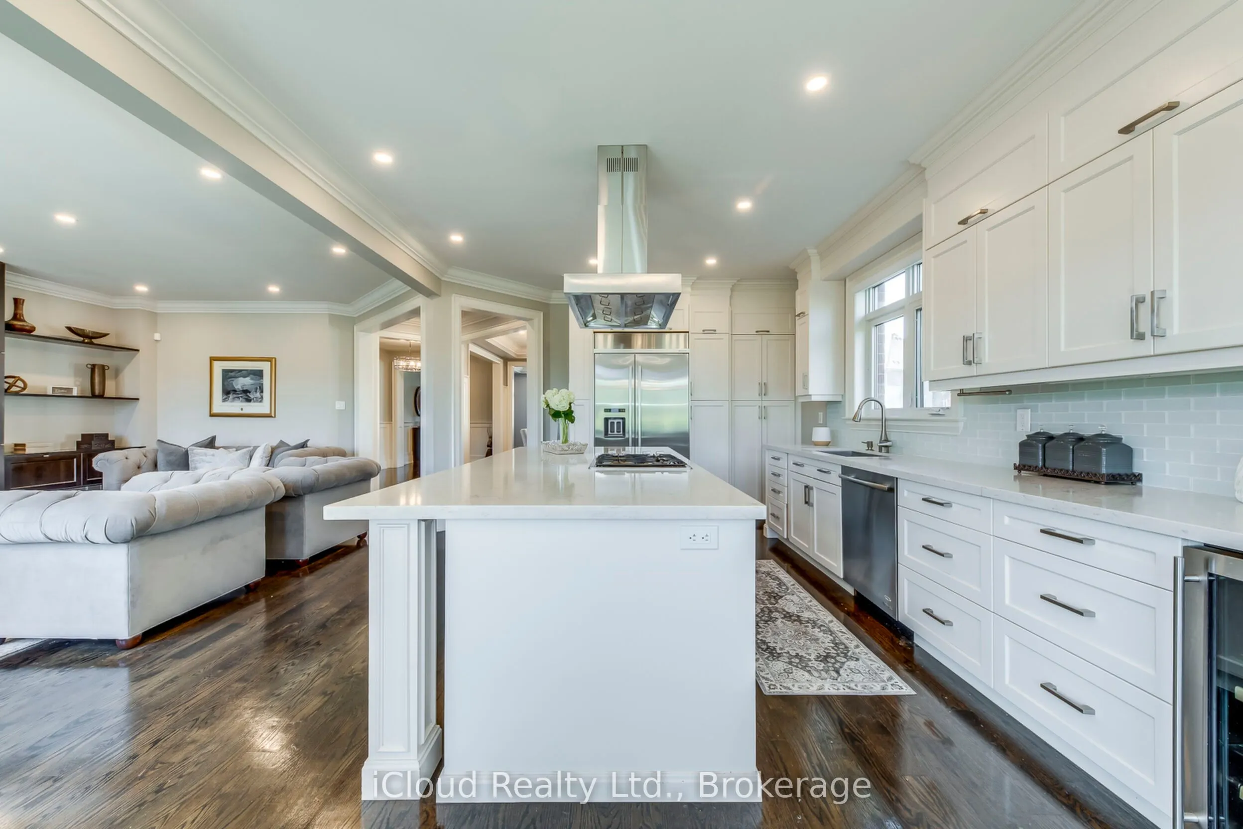 962 Fredonia Drive