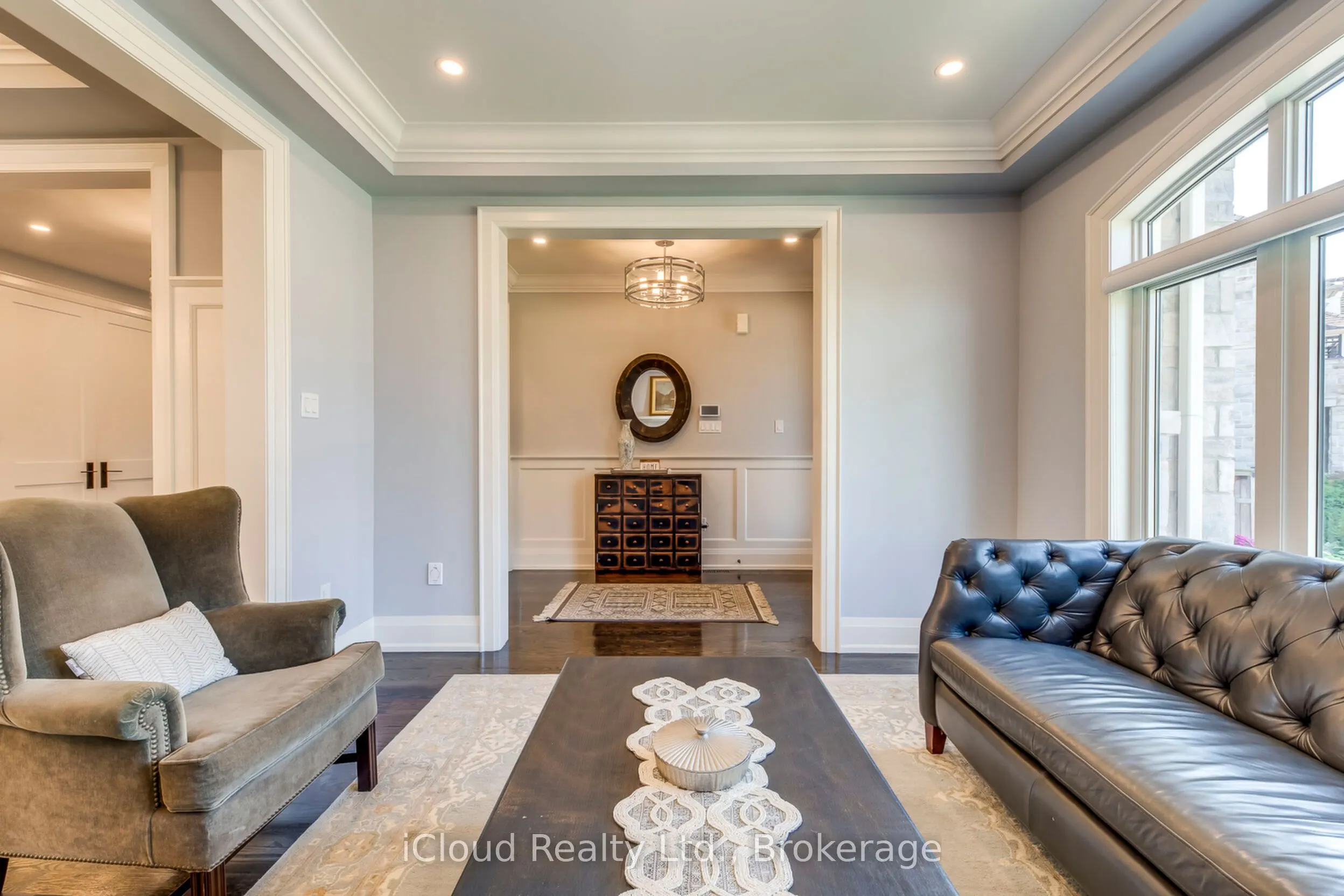 962 Fredonia Drive
