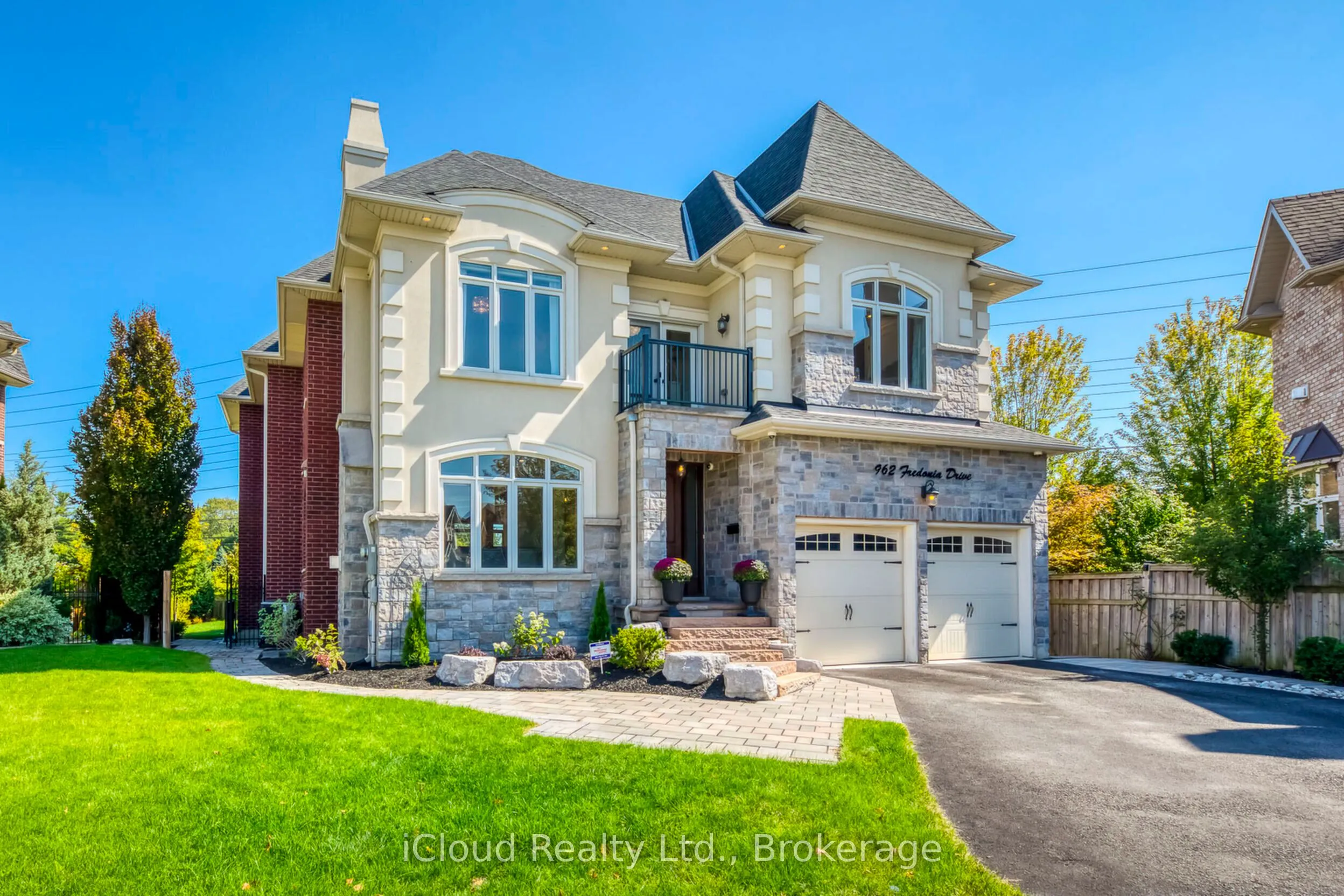 962 Fredonia Drive