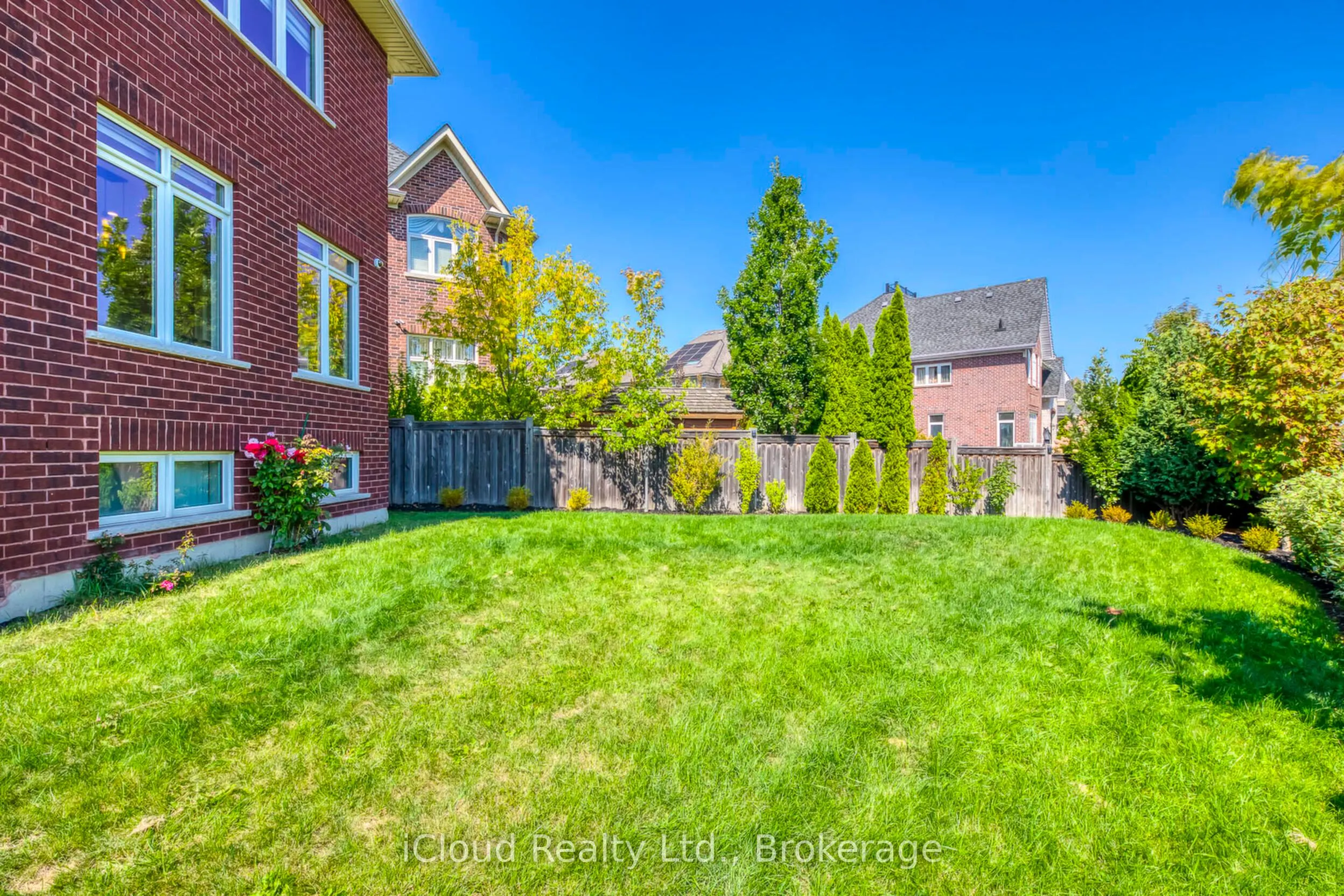 962 Fredonia Drive