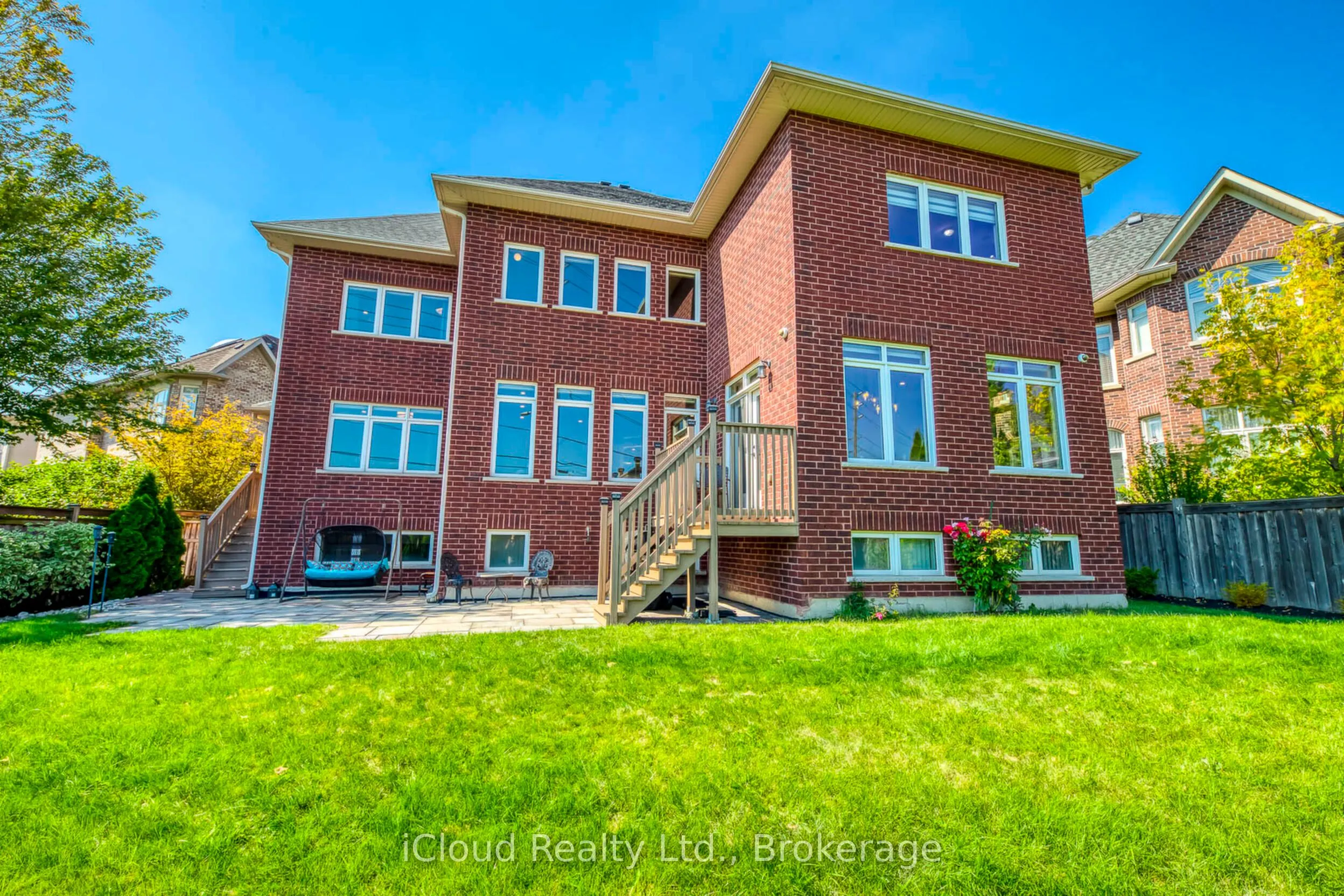 962 Fredonia Drive