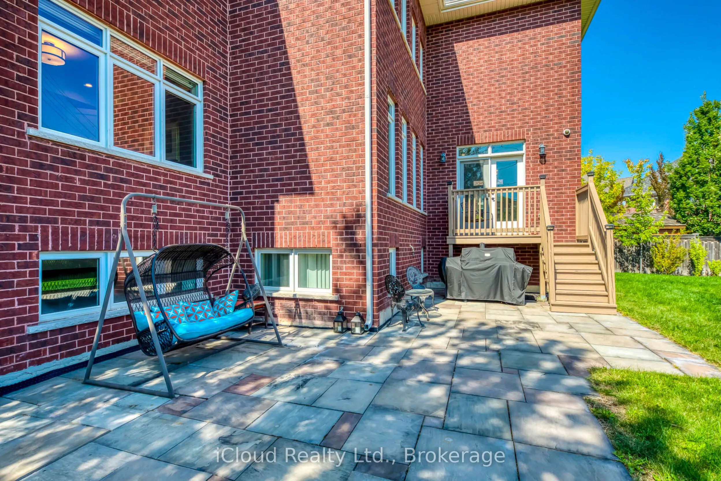 962 Fredonia Drive