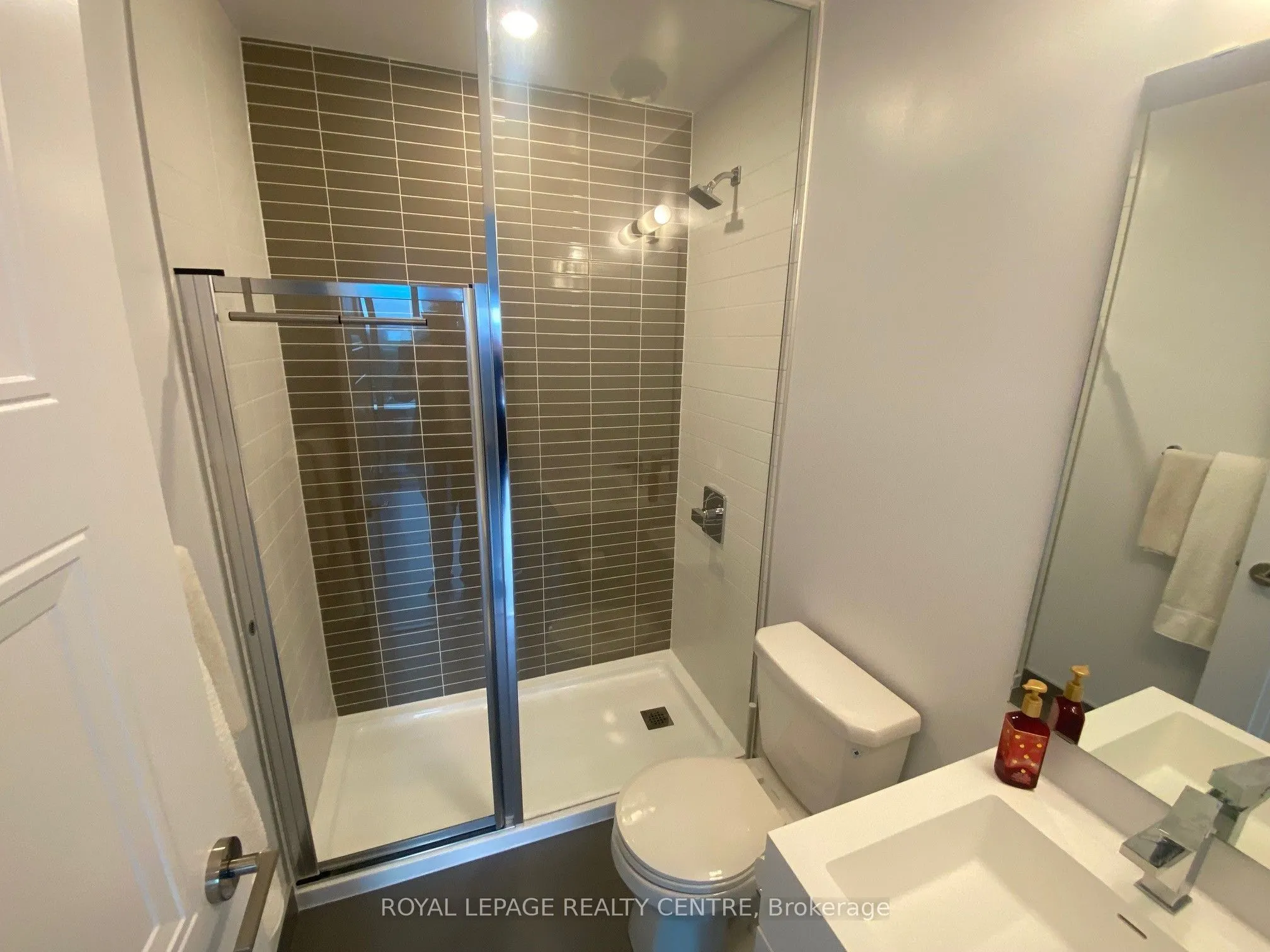 25 Neighbourhood Lane, #709