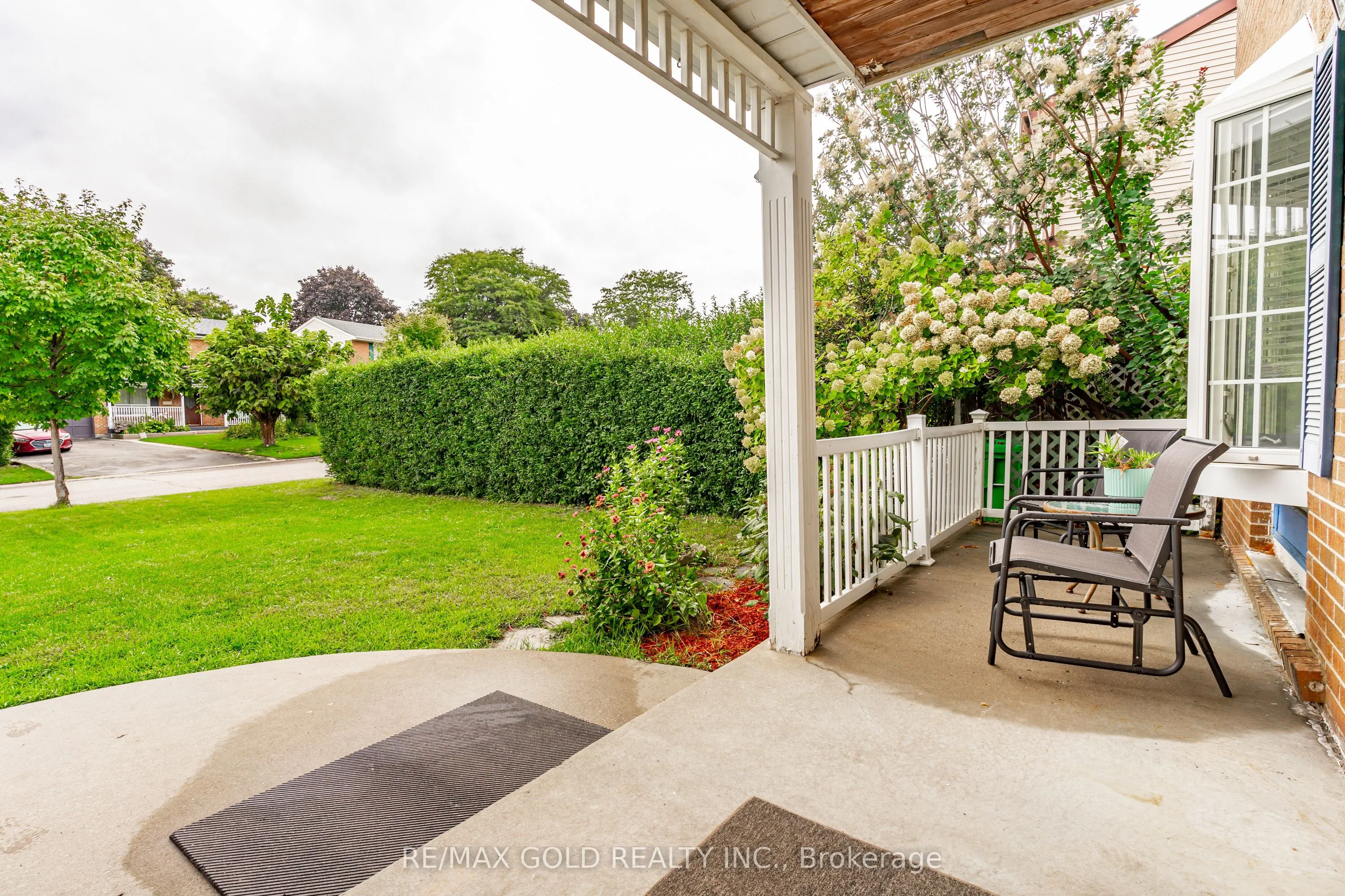 12 Lorraine Crescent