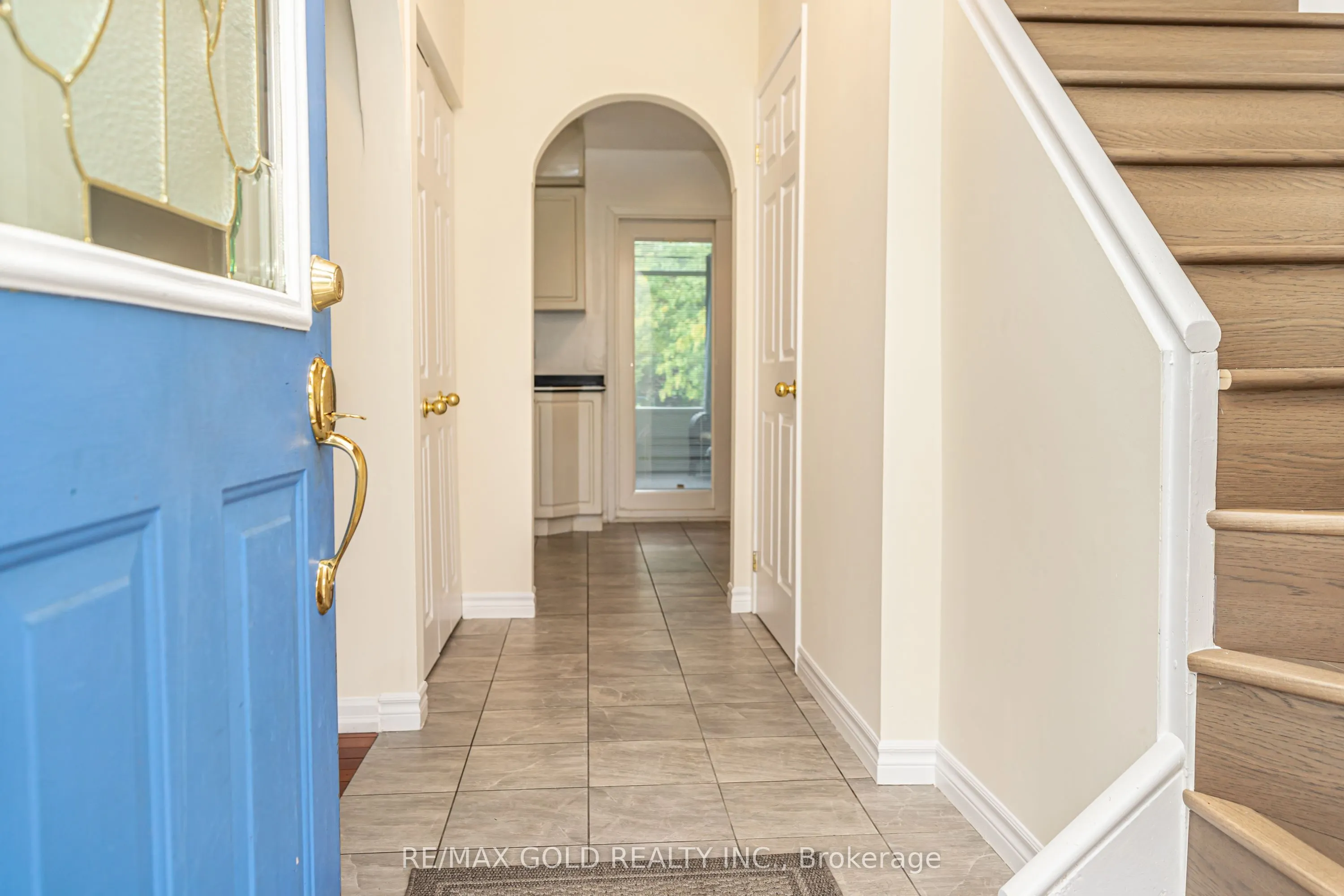 12 Lorraine Crescent