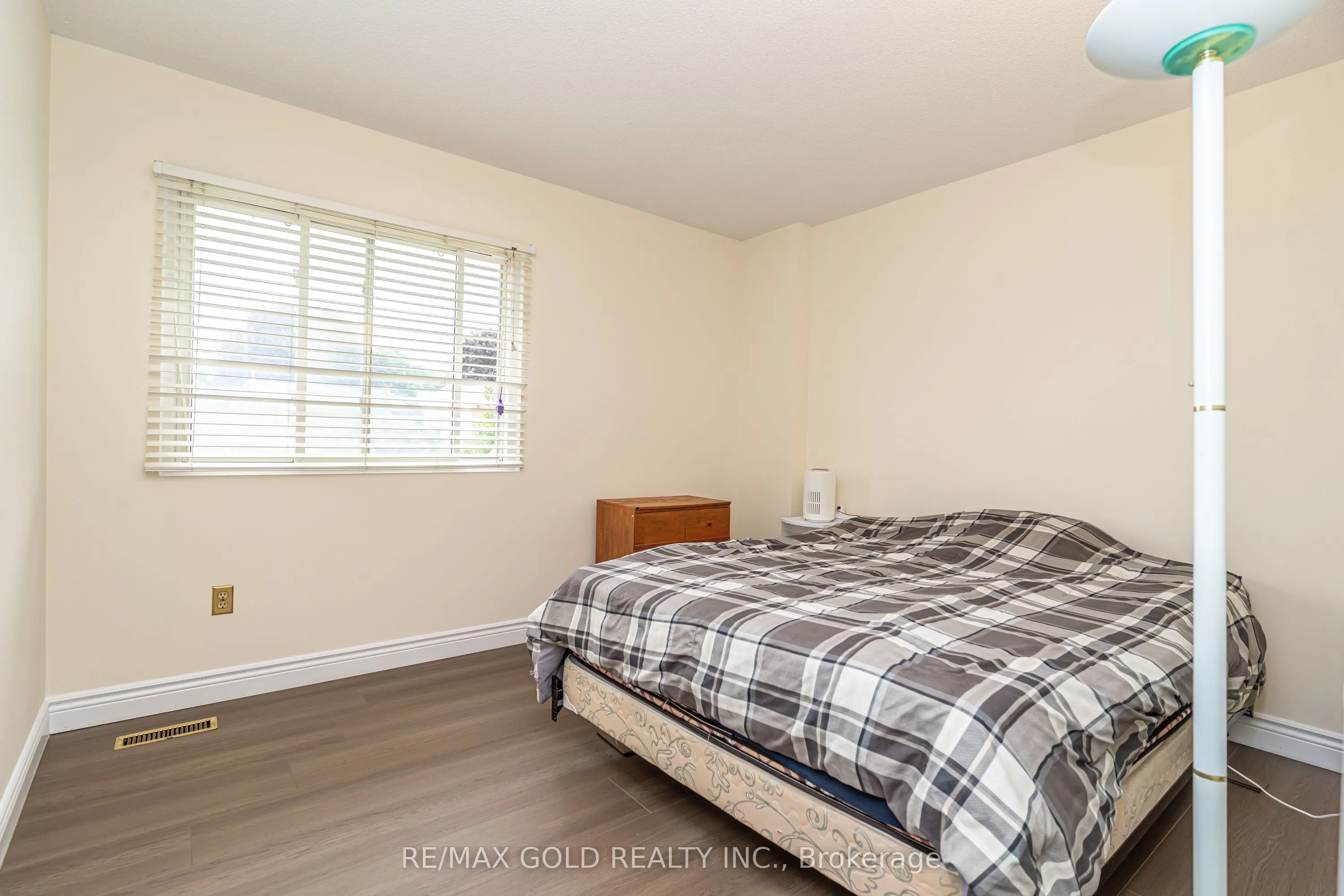 12 Lorraine Crescent