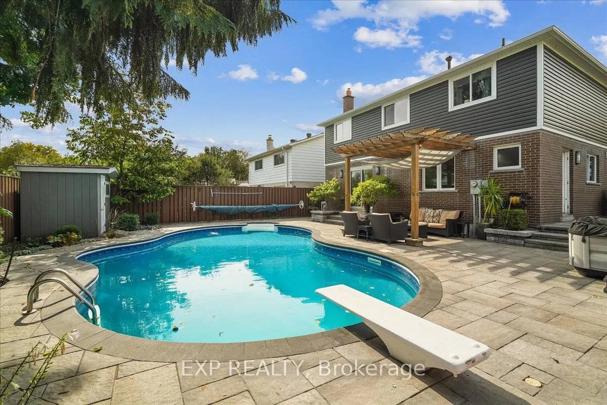 1923 Steepbank Crescent