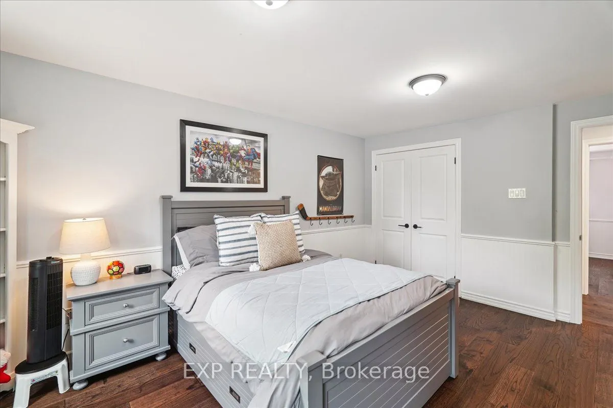 1923 Steepbank Crescent