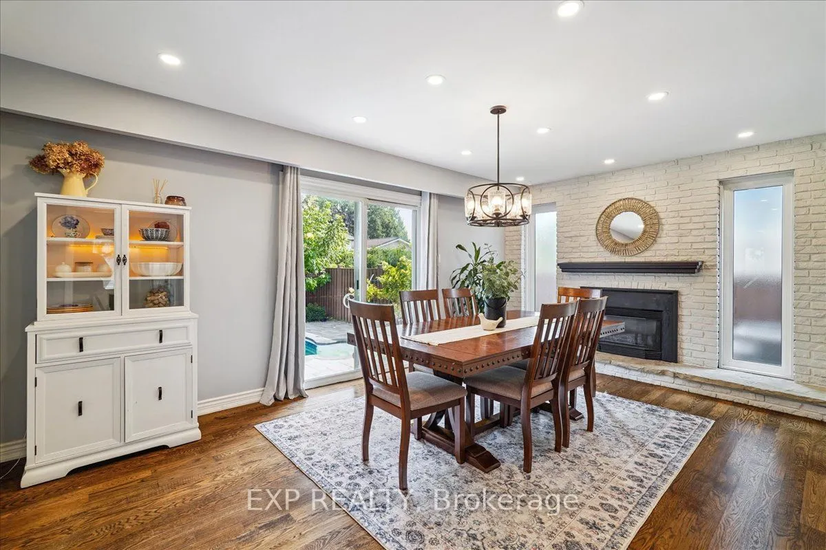 1923 Steepbank Crescent