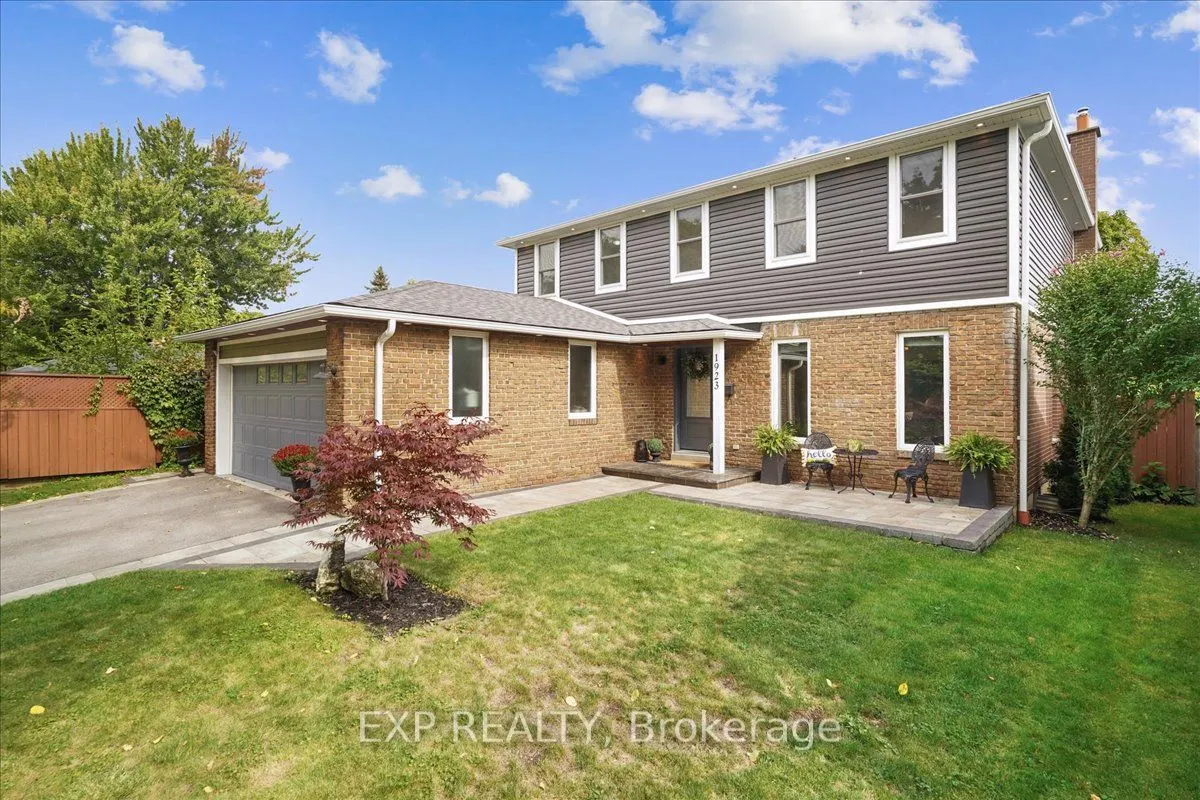 1923 Steepbank Crescent