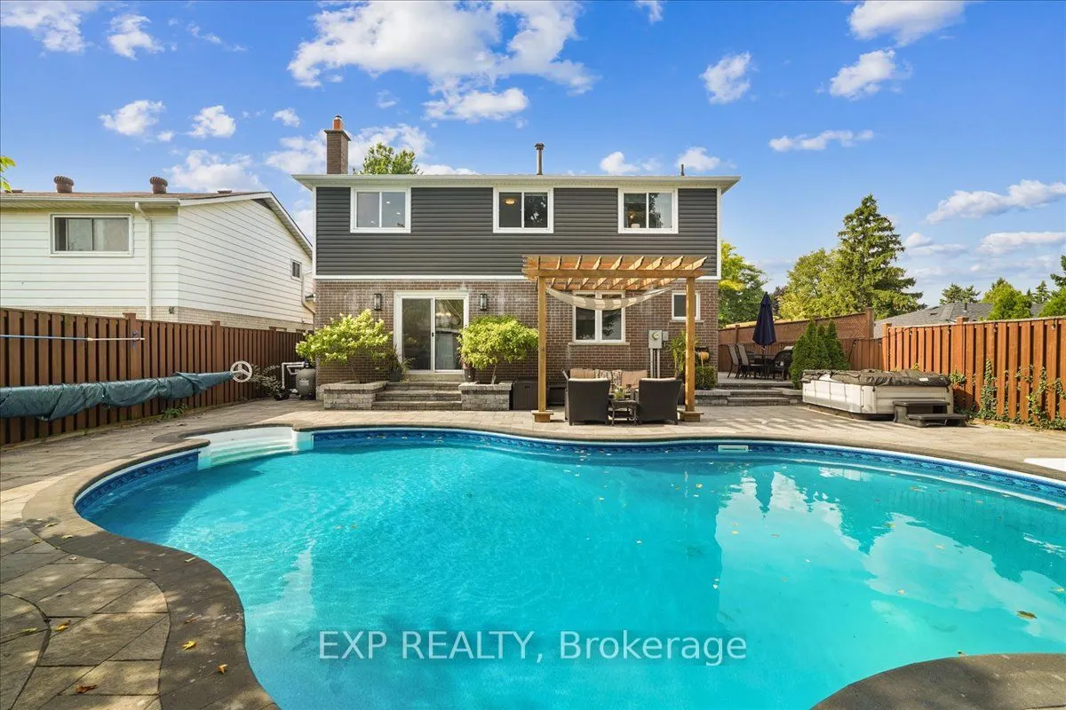 1923 Steepbank Crescent