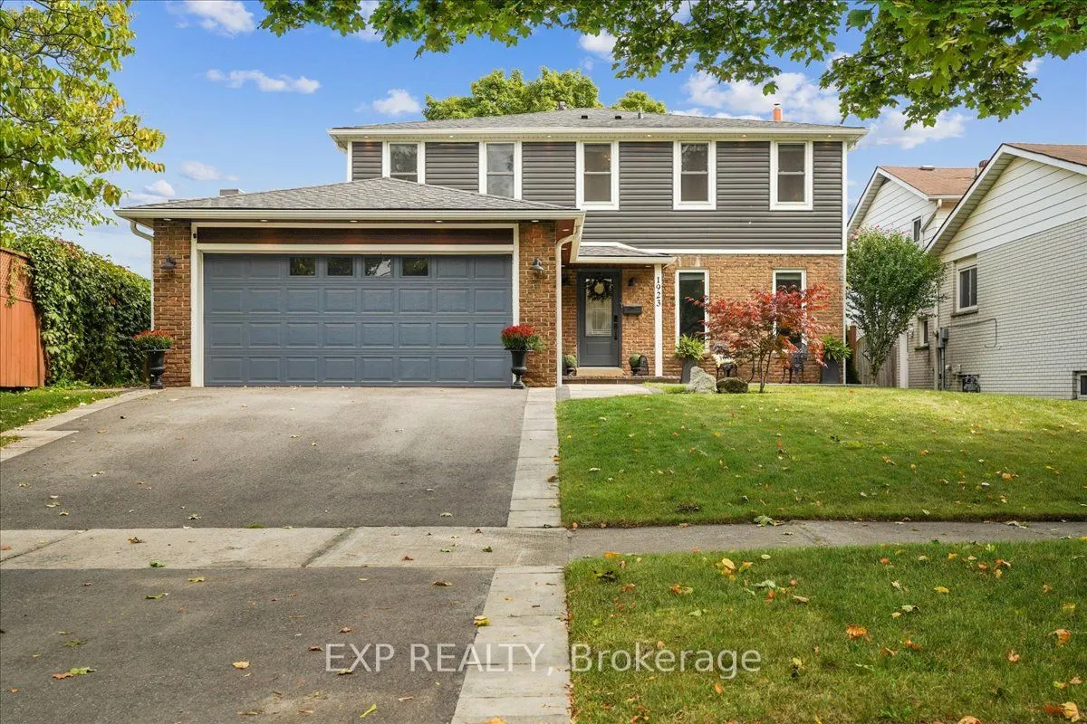 1923 Steepbank Crescent