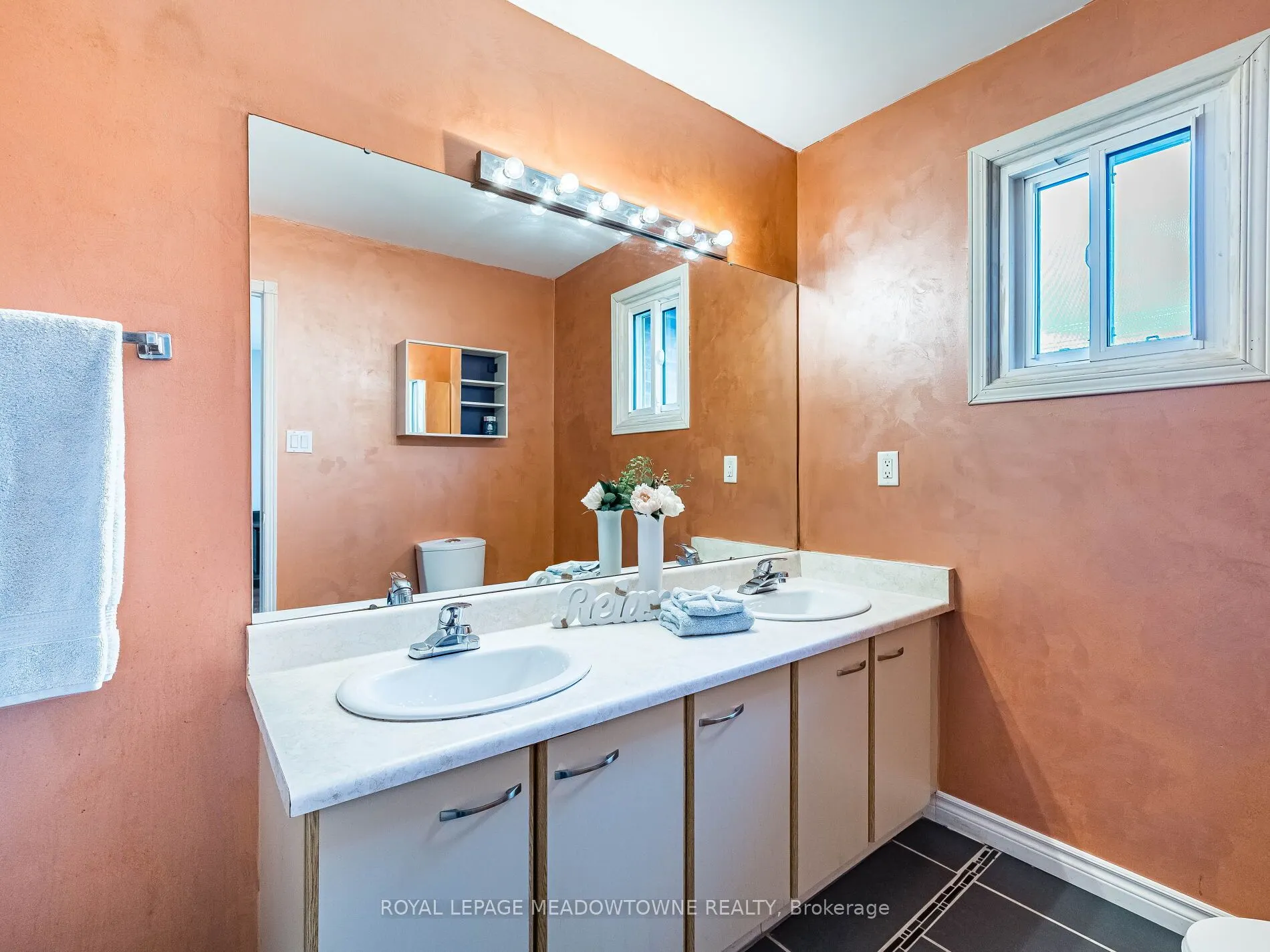 40 Lord Simcoe Drive