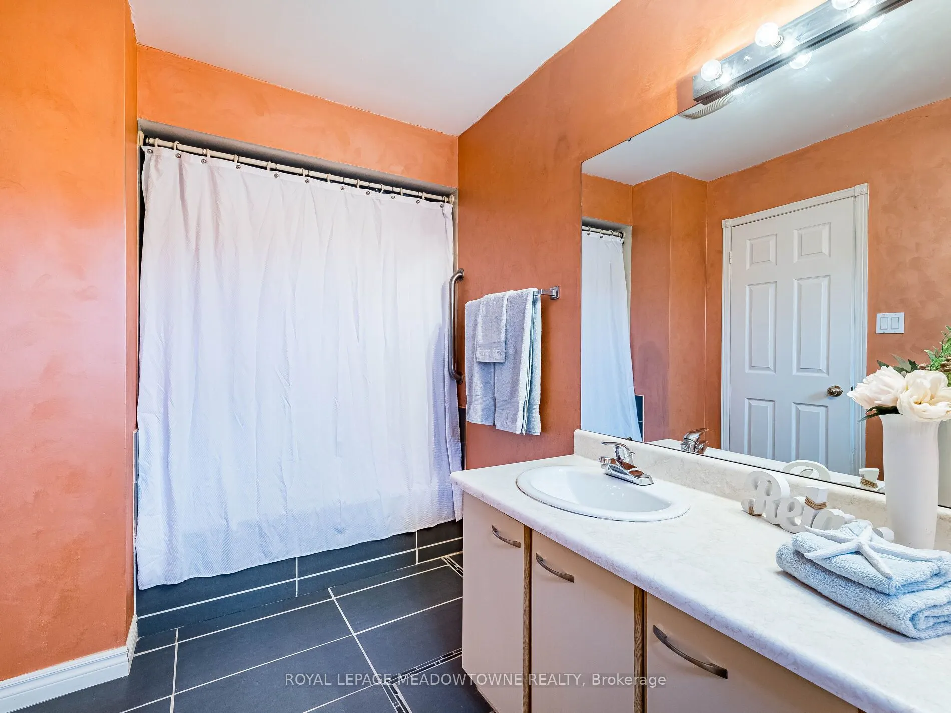 40 Lord Simcoe Drive