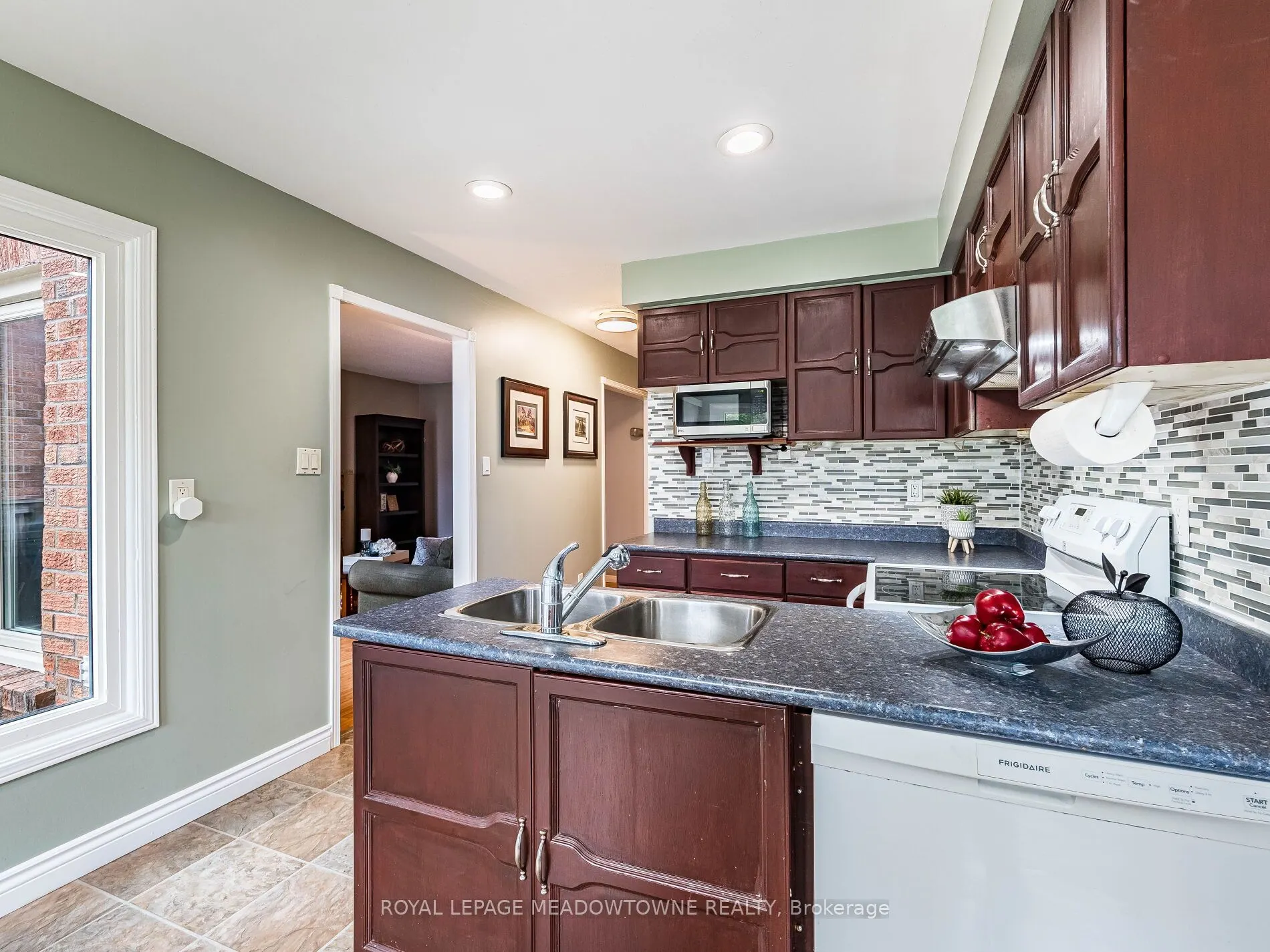 40 Lord Simcoe Drive