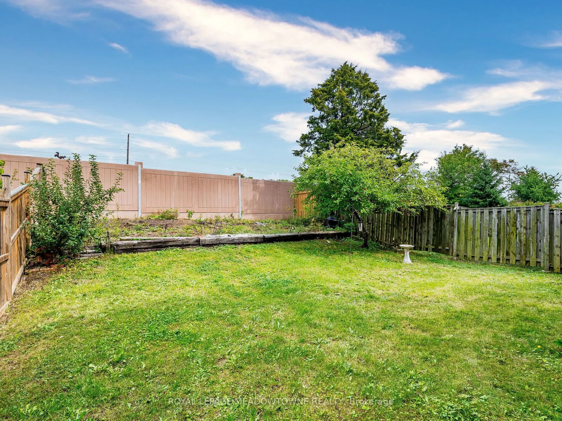 40 Lord Simcoe Drive