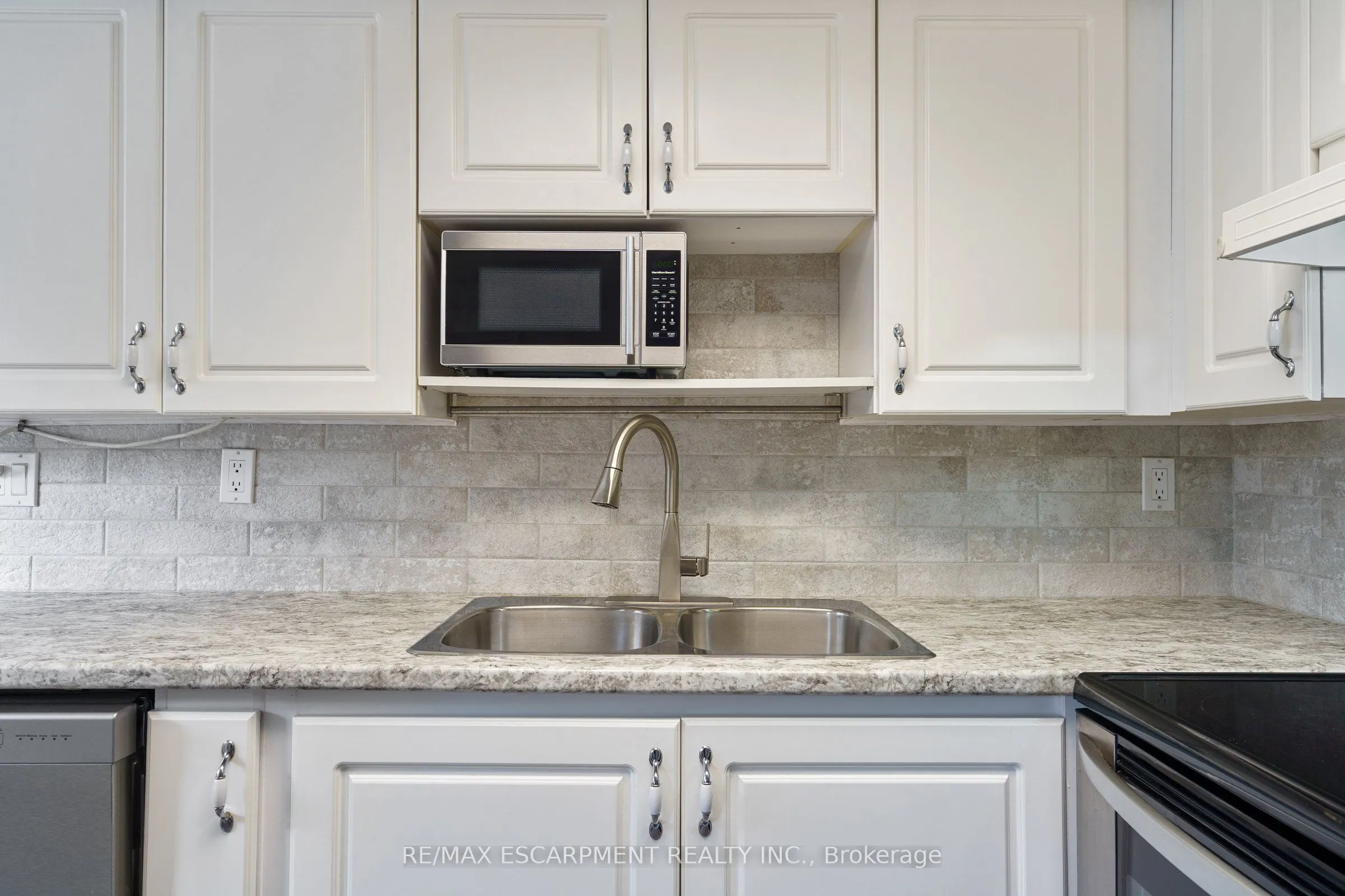3499 UPPER MIDDLE Road, #211