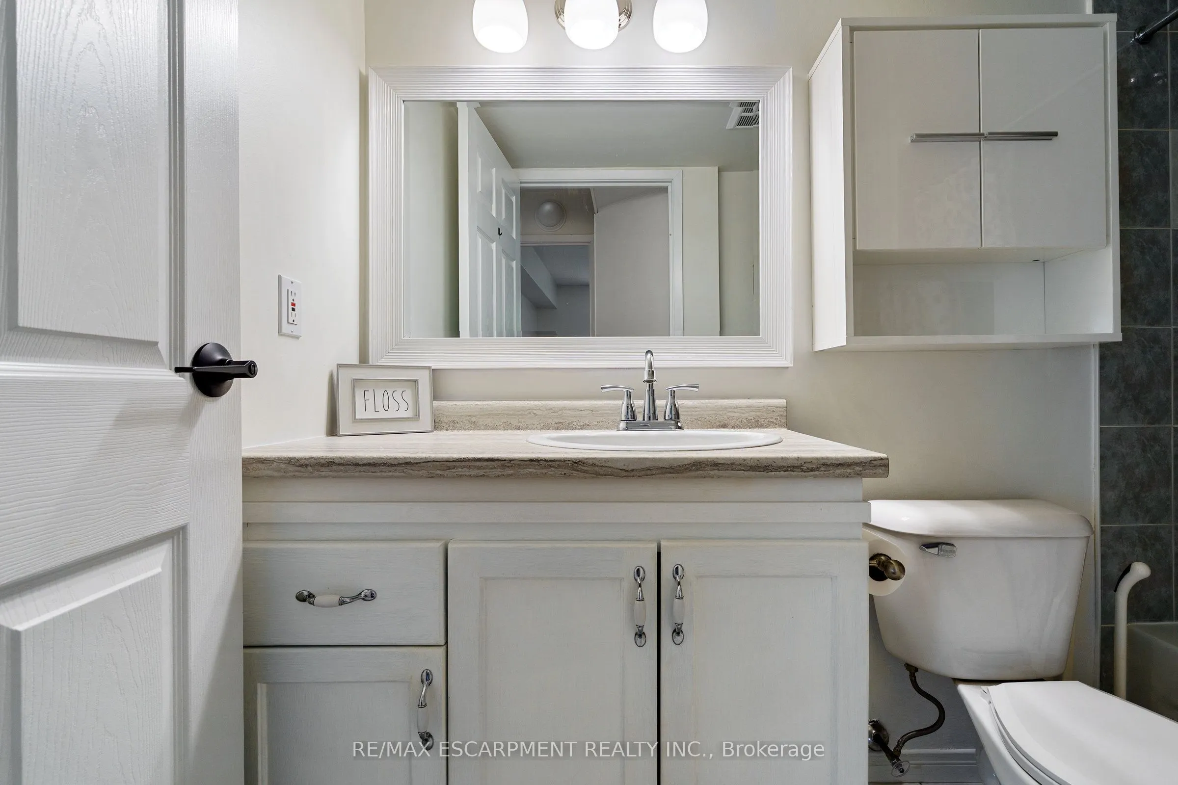 3499 UPPER MIDDLE Road, #211