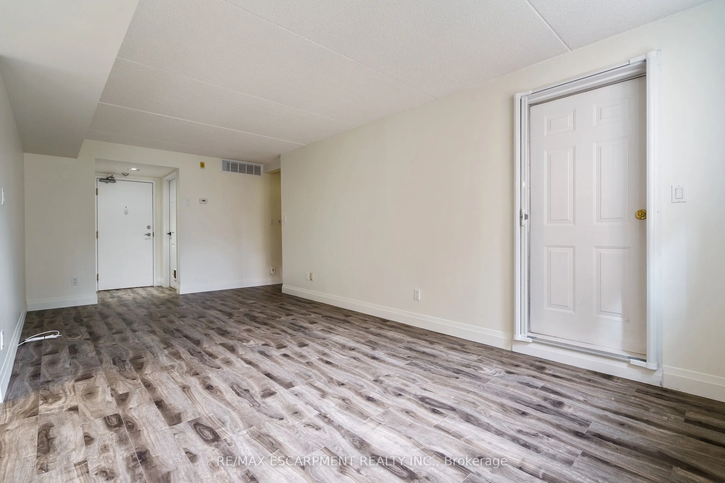 3499 UPPER MIDDLE Road, #211