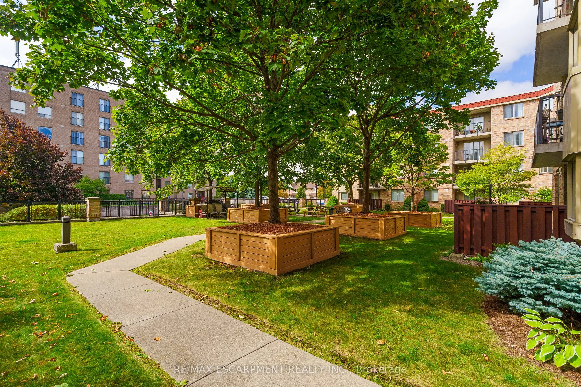 3499 UPPER MIDDLE Road, #211