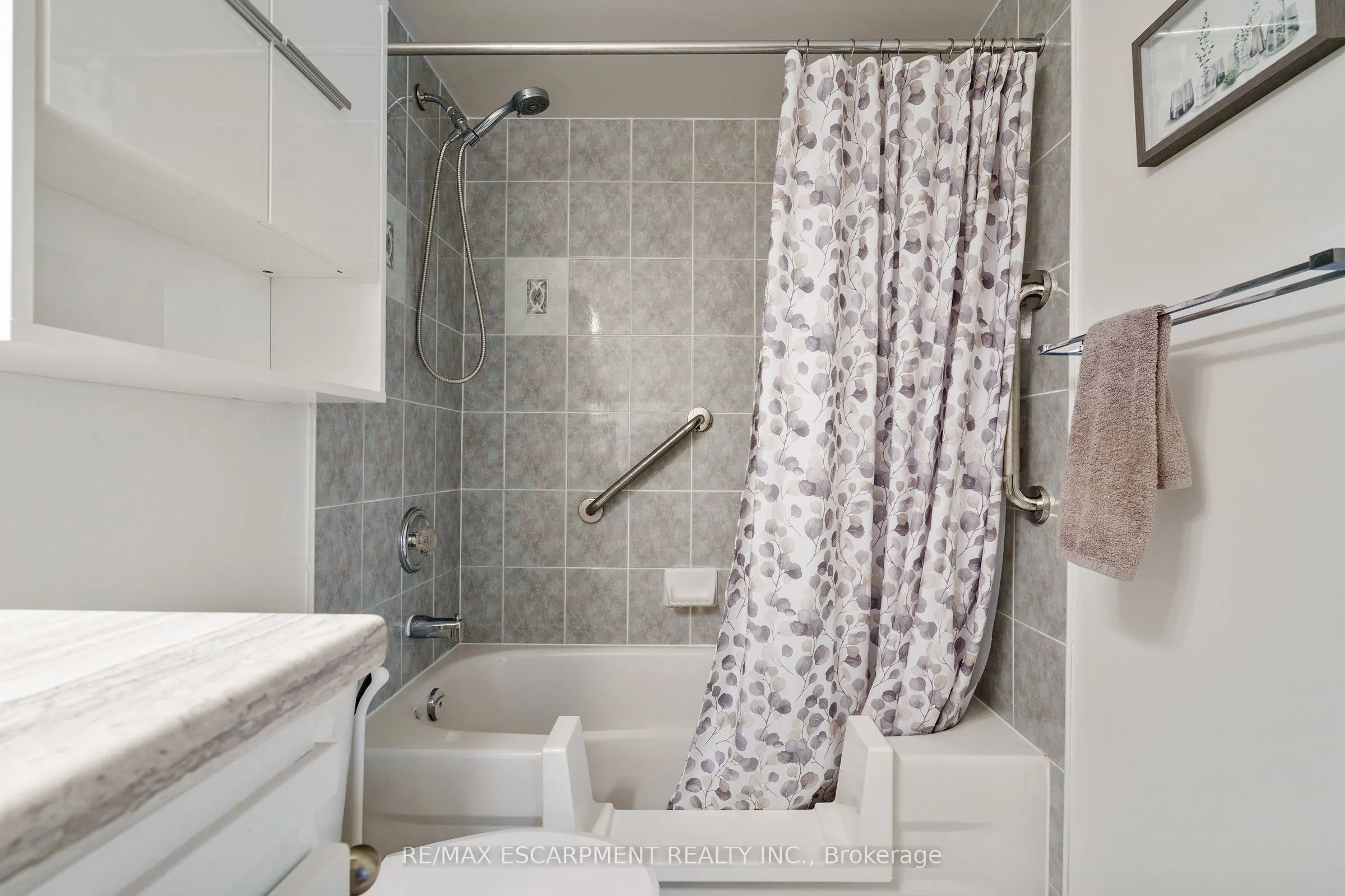 3499 UPPER MIDDLE Road, #211